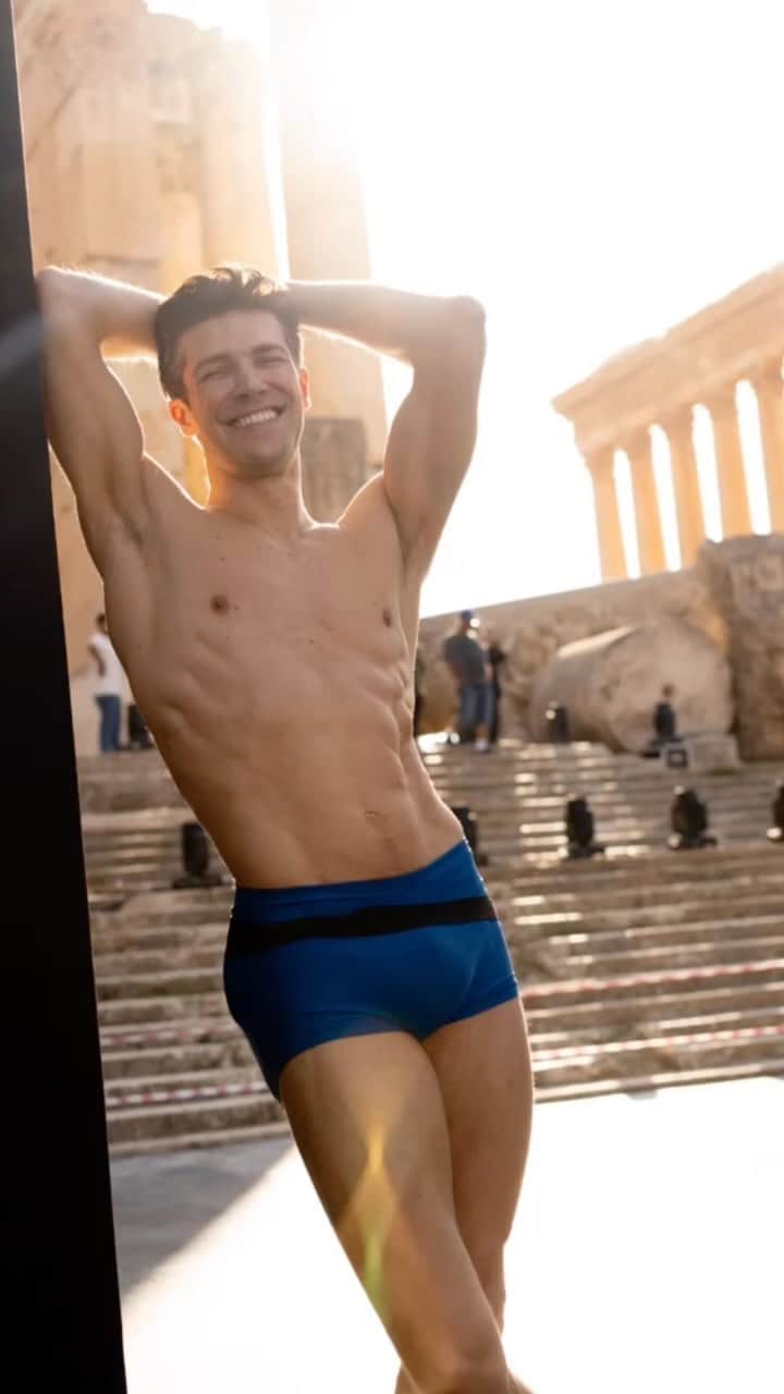 ロベルト・ボッレのインスタグラム：「still overwhelmed by the beauty and the magnificence of this place. ❤️ @baalbeckfestival @thisisbeirutnews @italyinlebanon  @dancersdiary @anna5tsygankova @traviscknight  @officialrobertobolle   Alcuni momenti e alcune esperienze sono così intense che ce le portiamo con noi per molto molto tempo…forse per sempre. Nel bene e nel male. Questa per fortuna era nel bene 😉 Prossima tappa Caracalla @opera_roma」