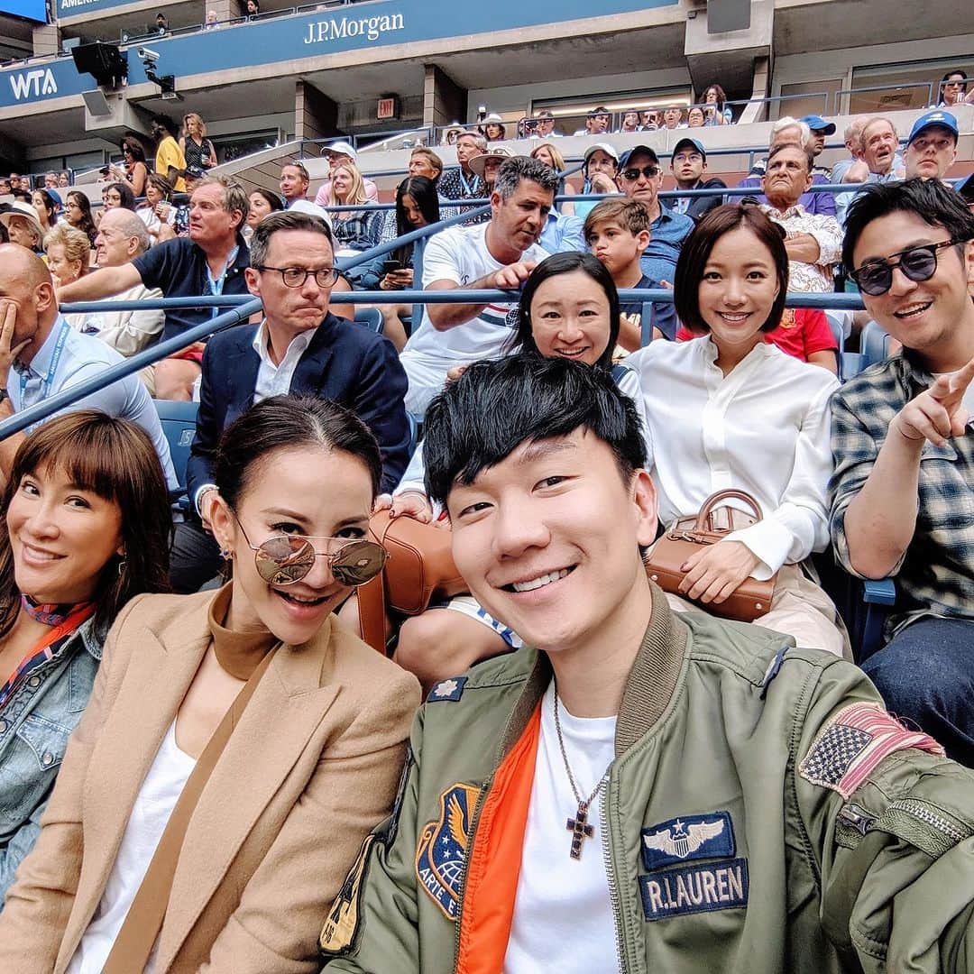 林俊傑のインスタグラム：「It hurts. Really hurts to lose a dear friend.  I wish life could have been gentler on your soul. The world has lost one of the most iconic performers and artistes of all time.  Dear Coco @cocolee (our music warrior), the music universe will never be the same without you, we will miss you very much.  好痛。失去敬愛的朋友，真的好痛。 感嘆人生為何沒有更善待你美好的心靈。 世界從此又殞落了一位 極具代表性的歌手與藝人。 親愛的Coco（我們的音樂戰士） 失去了你，音樂宇宙將不再如昔。 我們會非常想念你！」