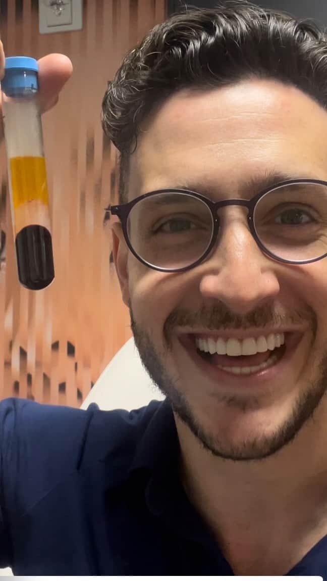 ドクター・マイクのインスタグラム：「The new mixed reality blood donation experience from Abbott and Blood Centers of America blows my mind! Learn more at http://bethe1donor.com/mixedreality @abbottglobal @bcabloodcenters #Ad #AbbottPartner #BeThe1Donor #MixedReality #givebloodgetback」