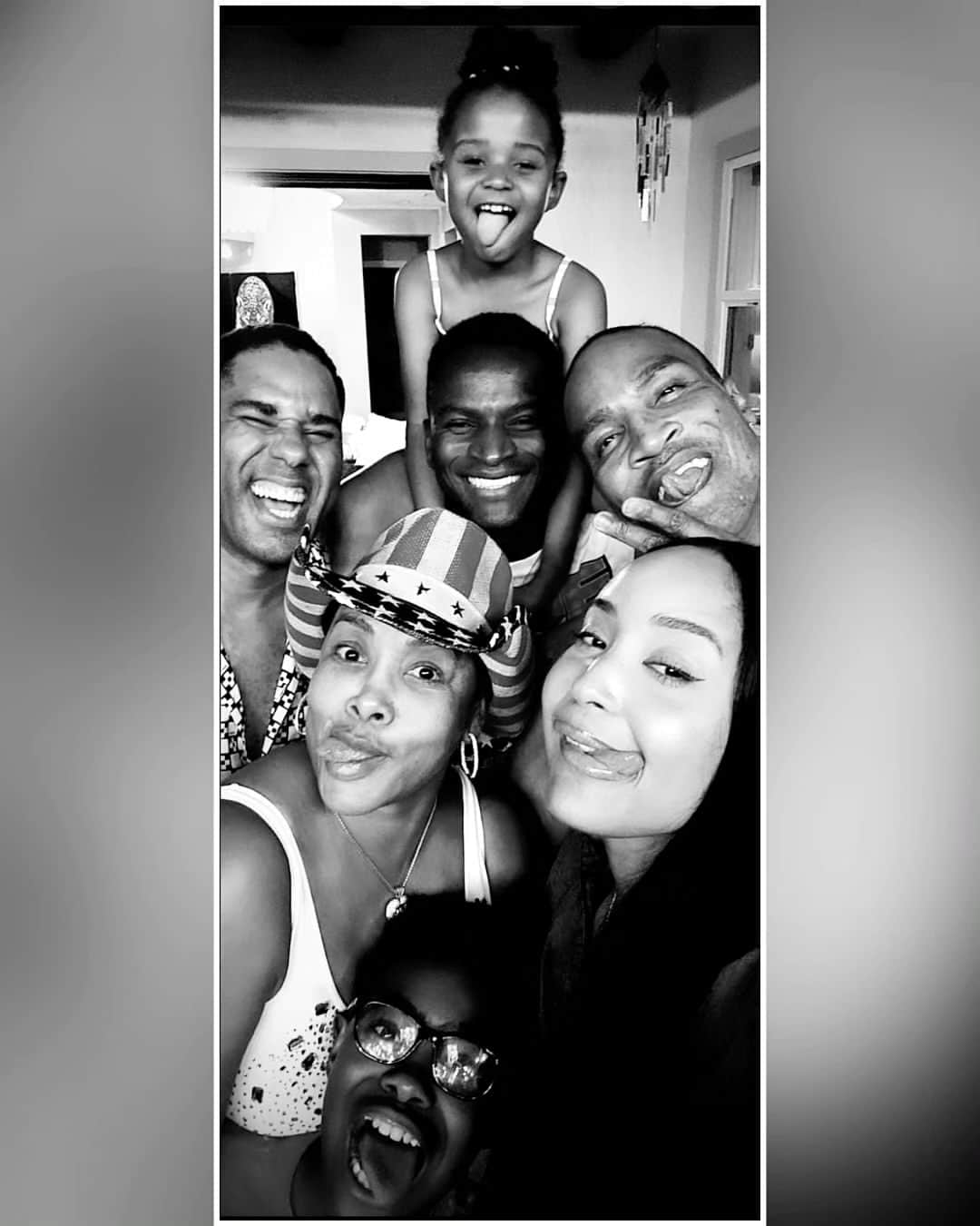 ヴィヴィカ・A・フォックスさんのインスタグラム写真 - (ヴィヴィカ・A・フォックスInstagram)「GM Dawlings! We Had A Time Last Night! FUNTIMES celebrating the 4th w my LA SQUAD @loveazja GodDaughter @princessimanjoelle @coachcherif @abjcoleman @dandremichael Godson @quinny_gram We danced, swam in da pool,drank & watched my movie #IndependenceDay too! Hope y'all enjoyed ya holiday too! 😘 #LifeIsgood #GodIsGood #Blessed #Respect #GurlPower #VivicaFoxHair #TeamVivica #TeamFox #MyGrindDontStop #LegitimateCareers #BossMoves #LoveWins #Family1st #FamilyStrong #Holiday23 #ClassicBadChicks 🔥🤴🏽👸🏽🤑🥳🔥」7月6日 1時26分 - msvfox