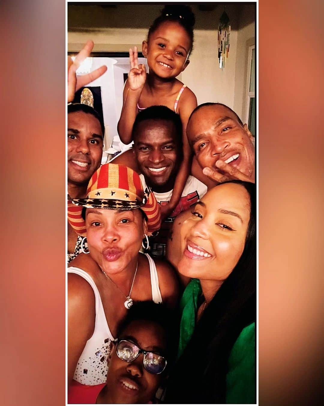 ヴィヴィカ・A・フォックスさんのインスタグラム写真 - (ヴィヴィカ・A・フォックスInstagram)「GM Dawlings! We Had A Time Last Night! FUNTIMES celebrating the 4th w my LA SQUAD @loveazja GodDaughter @princessimanjoelle @coachcherif @abjcoleman @dandremichael Godson @quinny_gram We danced, swam in da pool,drank & watched my movie #IndependenceDay too! Hope y'all enjoyed ya holiday too! 😘 #LifeIsgood #GodIsGood #Blessed #Respect #GurlPower #VivicaFoxHair #TeamVivica #TeamFox #MyGrindDontStop #LegitimateCareers #BossMoves #LoveWins #Family1st #FamilyStrong #Holiday23 #ClassicBadChicks 🔥🤴🏽👸🏽🤑🥳🔥」7月6日 1時26分 - msvfox