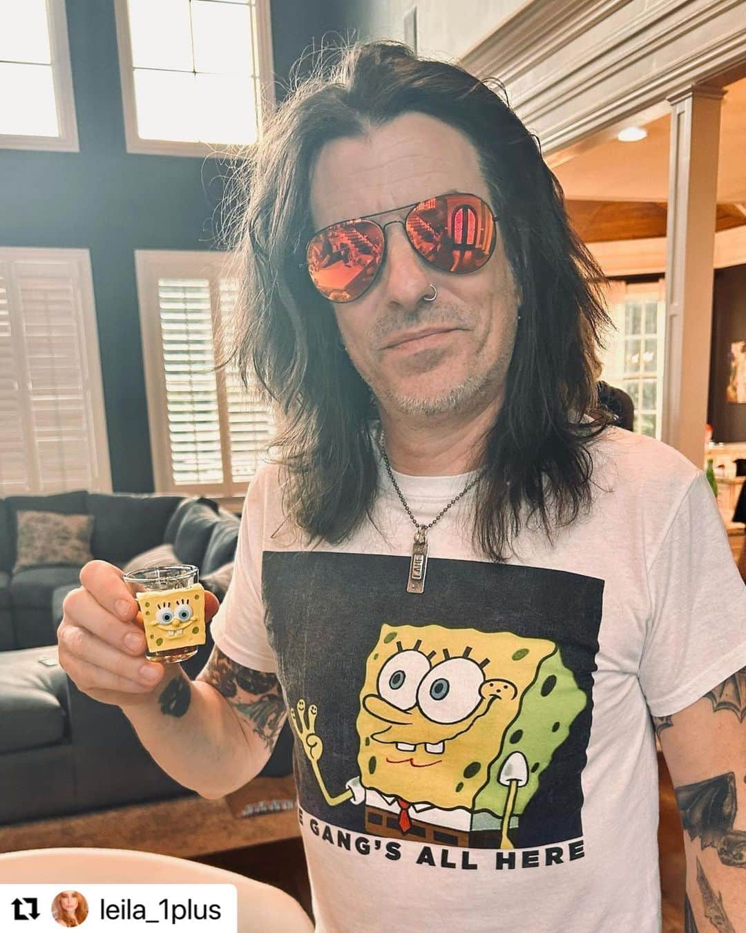 レイチェル・ボランさんのインスタグラム写真 - (レイチェル・ボランInstagram)「What do you do after a 35 hour travel day and 5 hours sleep? SHOTS!!! #spongebobsquarepants #thegangsallhere #whiskey #friends #fourthofjuly 🎆🎇🎇🎇 📸 @leila_1plus」7月6日 1時43分 - officialrachelbolan