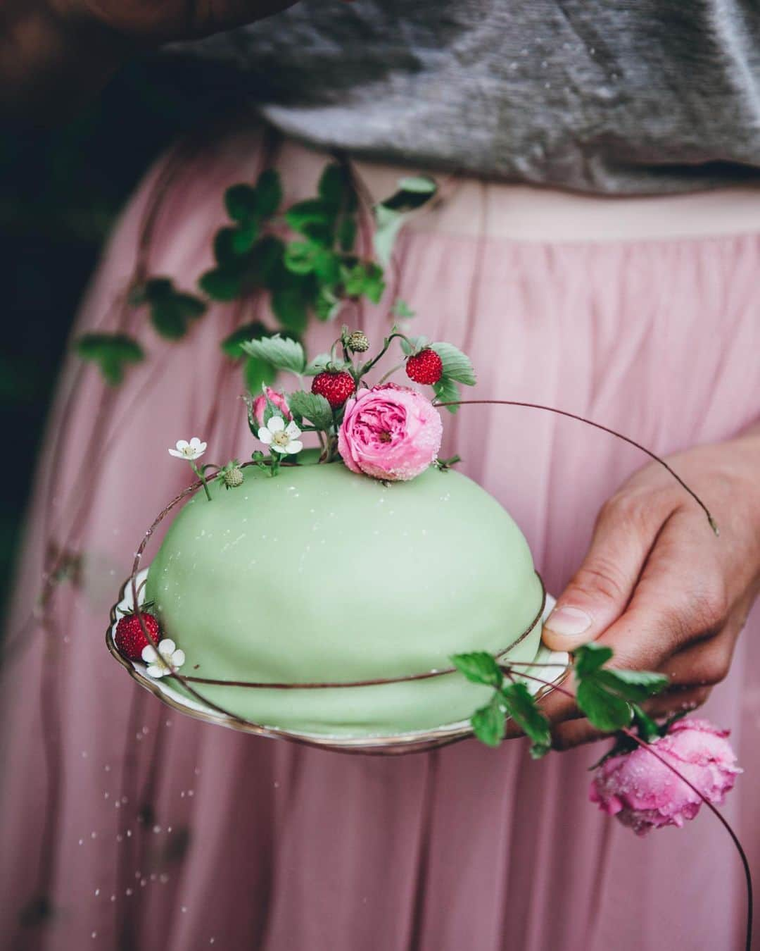 Linda Lomelinoさんのインスタグラム写真 - (Linda LomelinoInstagram)「Looking through the archives 📷Swedish Princess Cake with @myfeldt.se 💕🐞  #princesscake」7月6日 2時07分 - linda_lomelino