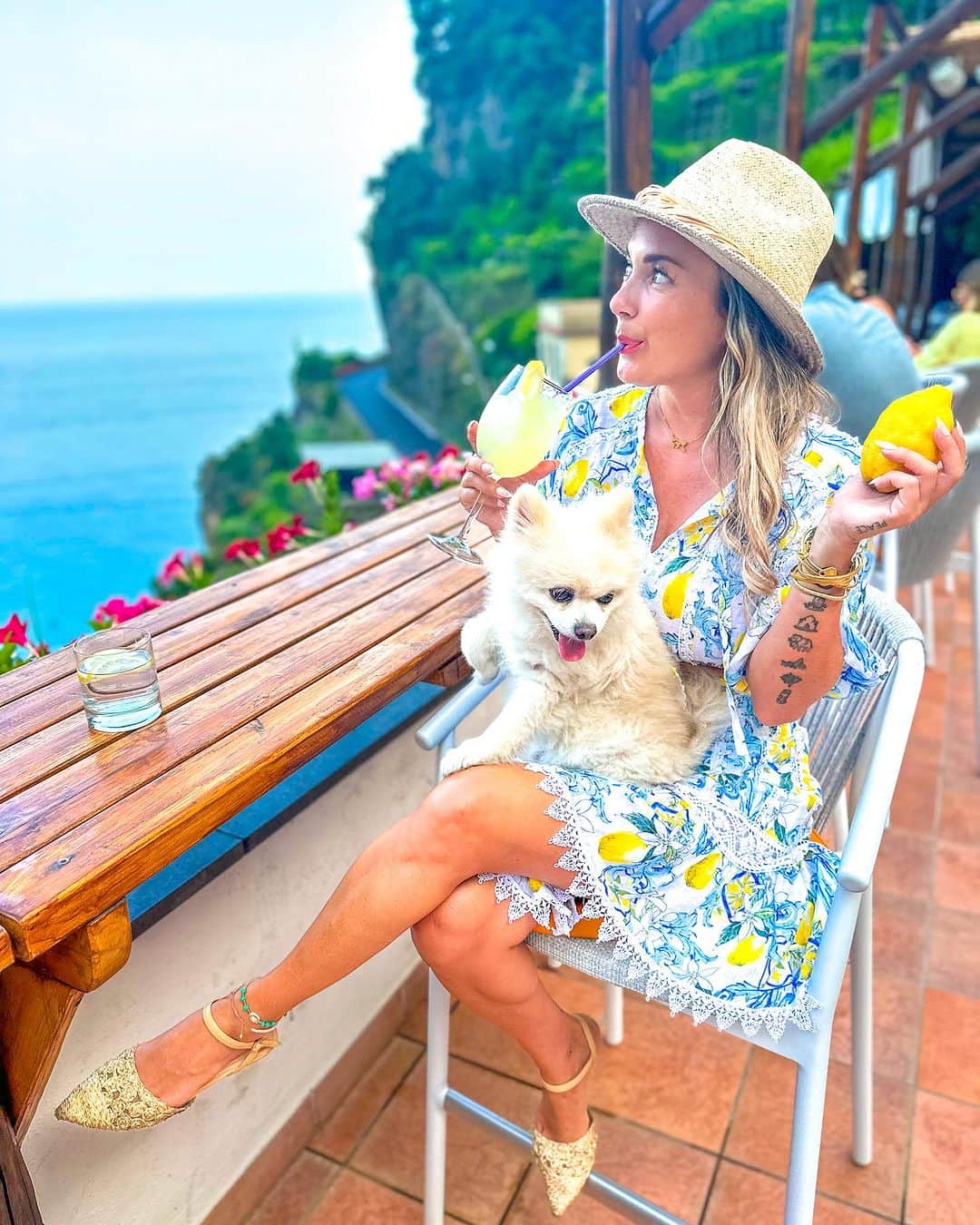 アリサ・ラモスさんのインスタグラム写真 - (アリサ・ラモスInstagram)「Professional Amalfi Coast packing tip: don’t shop for the trip, shop during it. 😻  Seriously though, all the shops in Positano look like my closet!   I really wanted a lemon outfit ofc and found this cute linen two piece handmade here by @queenmoda.positano (there’s a shop in Positano and Praiano), as well as a beautifully stitched white and pink linen dress that I wore to dinner in the last pic!  FYI (in case you’re new here) I live out of a suitcase and travel for months at a time before stopping at one of my “global closets”.  My rule of thumb(s) is not only to pack less so you can shop locally, but also for every clothing or shoe item you buy, you must donate the same amount that you already have in the place you bought it. This keeps luggage weight and space low while double giving back to the local communities!  Would you try this packing tip?  #packinghacks #packingtips #positano #praiano #globalcitizen #mylifesatravelmovie #amalficoast」7月6日 1時59分 - mylifesatravelmovie