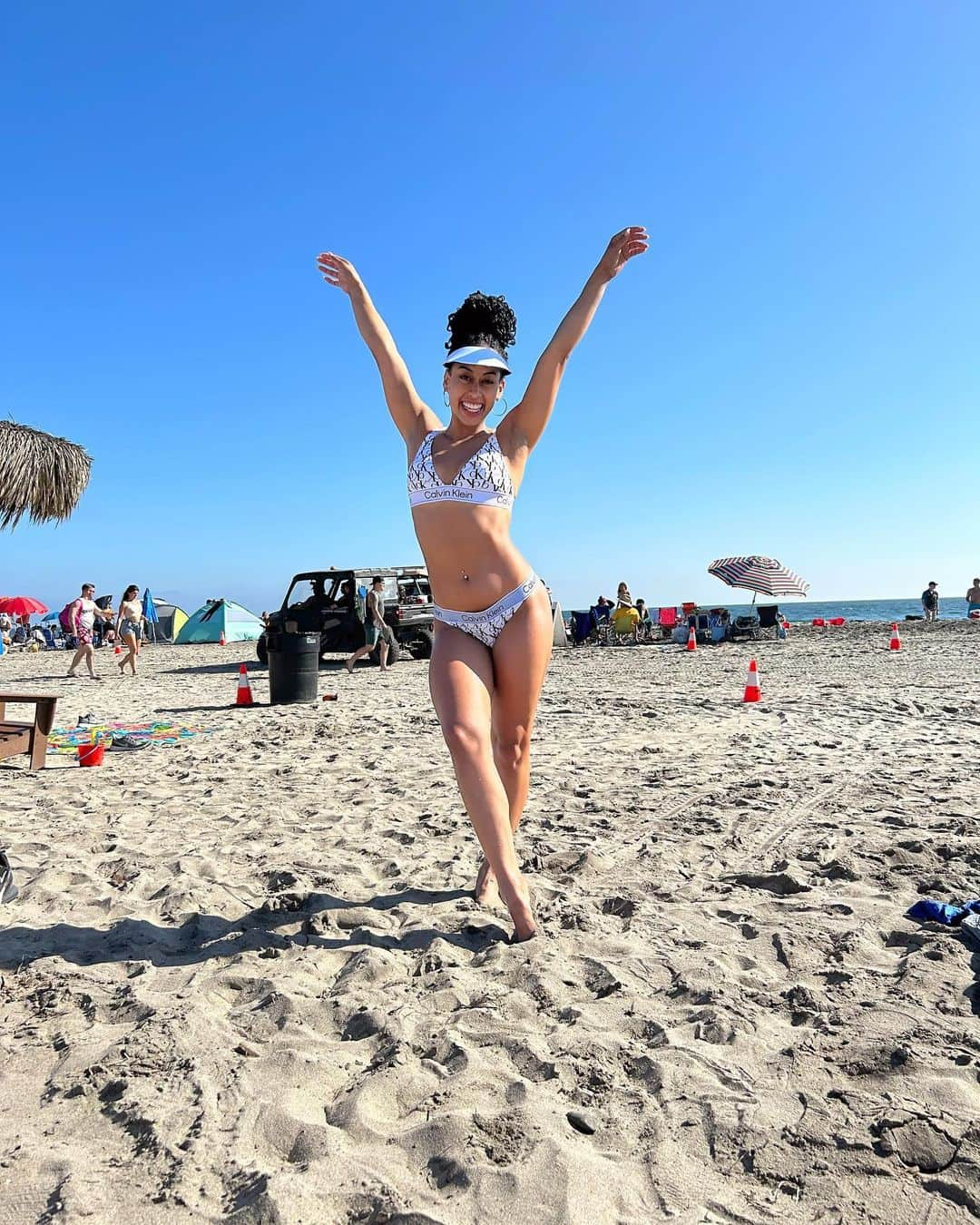 ソフィーナ・デジーサスさんのインスタグラム写真 - (ソフィーナ・デジーサスInstagram)「Resting beach face 😝🌊   #calvinklein #beachvibes #lifepost #shewhowanders」7月6日 4時00分 - sophinathediva