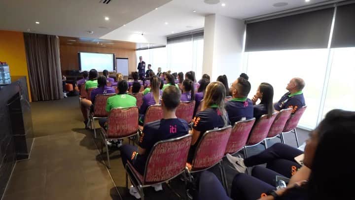 のインスタグラム：「Diretamente da casa da #SeleçãoFeminina na Austrália… Vem com a gente no passeio pelo Resort Royal Pines, em Gold Coast! A CBF TV te mostra toda a estrutura visando a melhor preparação das nossas atletas pra Copa do Mundo! #PelaPrimeiraEstrela   📹 @phabiobry / @jo.marconne / CBF TV」