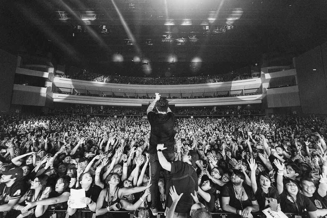 Jaime Preciadoさんのインスタグラム写真 - (Jaime PreciadoInstagram)「You guys gave us everything, and we definitely tried giving you everything! Truly thankful to everyone who came out to a show! The Creative Control tour was one I’ll never forget. Thanks 🙏🏼   📸: @v.trvn」7月6日 2時21分 - ptvjaime