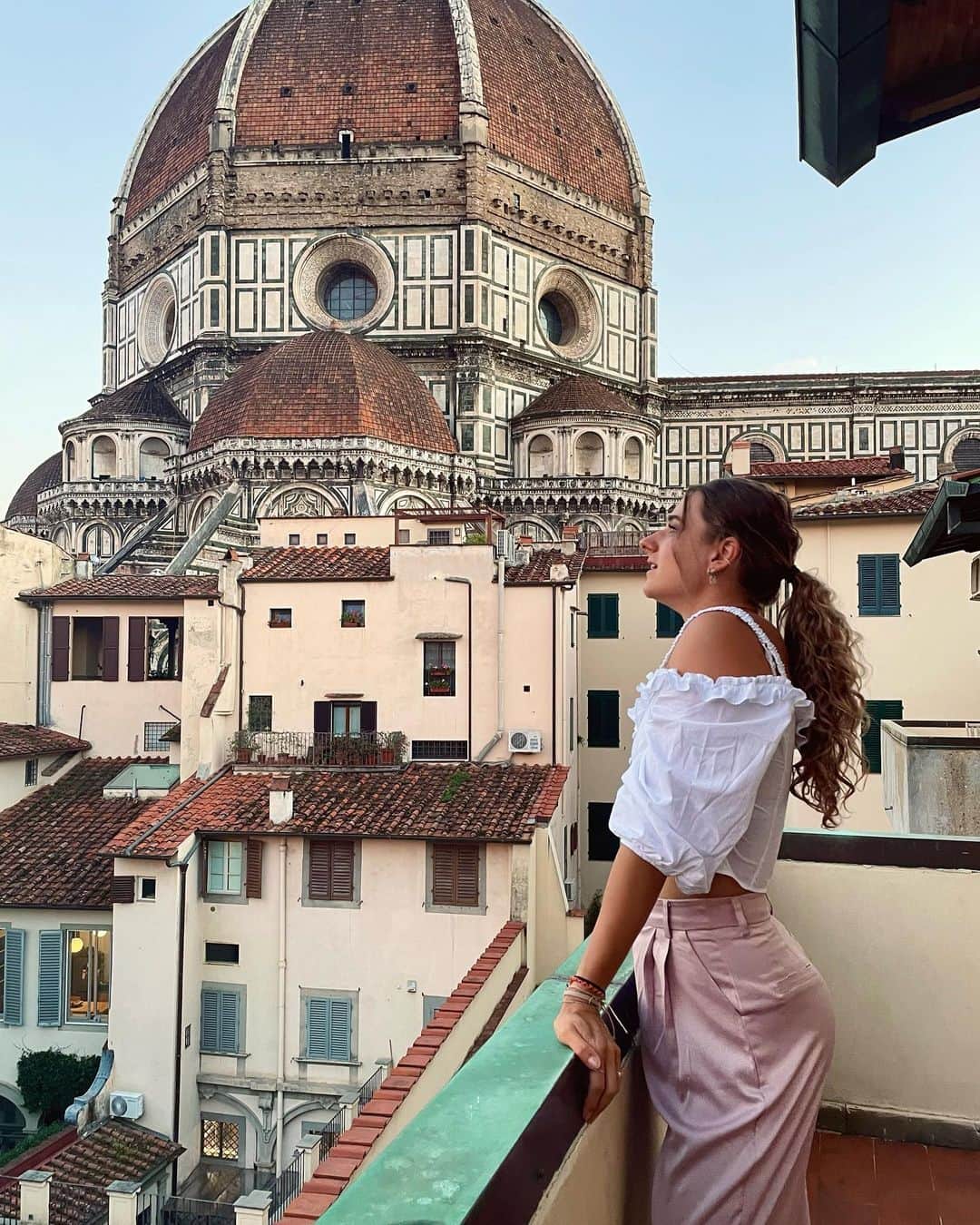 ラウラ・デ・ウィットのインスタグラム：「Hit me up with the must sees of Italy 🚙🍝🍕🇮🇹」