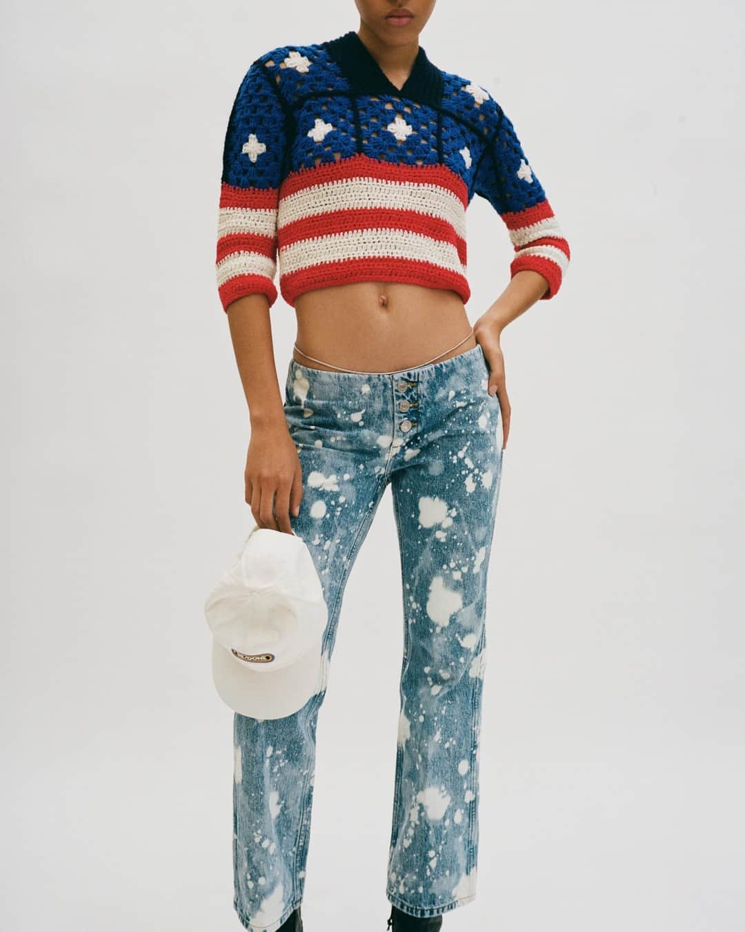 RE/DONEのインスタグラム：「Unexpected Americana #glit⠀⠀⠀⠀⠀⠀⠀⠀⠀ ⠀⠀⠀⠀⠀⠀⠀⠀⠀ Talent: @sculymejia⠀⠀⠀⠀⠀⠀⠀⠀⠀ Photographer: @Chaumont_Zaerpour⠀⠀⠀⠀⠀⠀⠀⠀⠀ Creative Agency: @ljbtnstudio​​​​​​​​​​​​​​​​⠀⠀⠀⠀⠀⠀⠀⠀⠀ Stylist: @lolitajacobs​​​​​​​​​​​​​​​​⠀⠀⠀⠀⠀⠀⠀⠀⠀ Makeup: @_celinemartin_​​​​​​​​​​​​​​​​⠀⠀⠀⠀⠀⠀⠀⠀⠀ Hair stylist: @josephpujalte⠀⠀⠀⠀⠀⠀⠀⠀⠀ Set designer: @medeirosrafael ⠀⠀⠀⠀⠀⠀⠀⠀⠀⠀⠀ Production: @arthuretphilippine」