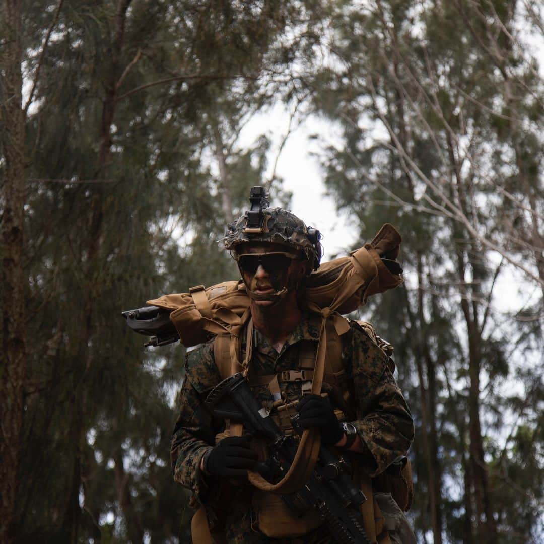 のインスタグラム：「Island Patrol   📍Kahuku Training Area, Hawaii (June 26-27, 2023)   #Marines with Advanced Infantry Training Battalion, School of Infantry-West, Hawaii Detachment, participate in an Advanced Infantry Marine Course (AIMC).  AIMC enhances and tests Marines’ skills with a focus on reinforcing proper patrols and operational procedures.   📷 (U.S. Marine Corps photo by Lance Cpl. Terry Stennett III)  #MarineCombatArms #USMC #Military」