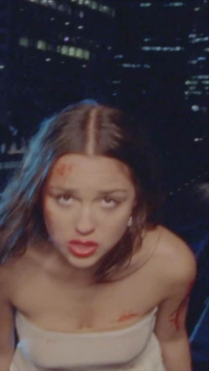 Vevoのインスタグラム：「Our latest pick for Global Video of the Week is “vampire,” the first release from @oliviarodrigo’s highly-anticipated ‘GUTS’ album. Hit the bio link to watch all of our recent selects. 🩸 ⠀⠀⠀⠀⠀⠀⠀⠀⠀ ▶️ [Link in bio]」
