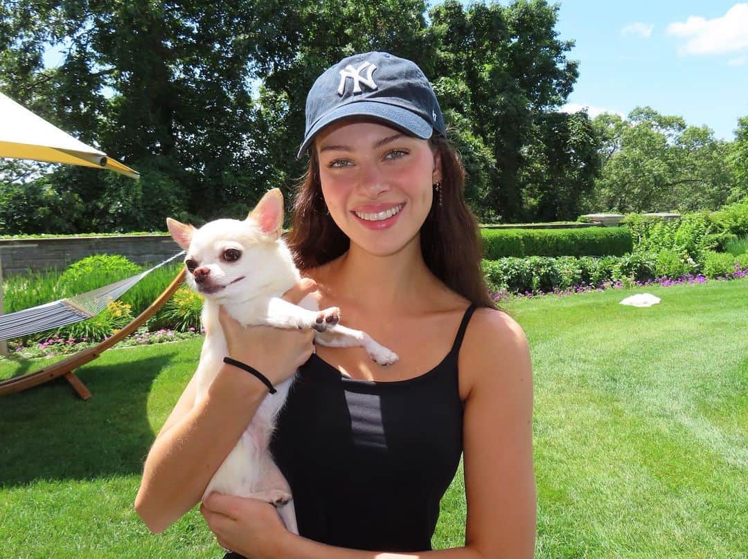 ニコラ・ペルツのインスタグラム：「Nala & Bear 🥹🥹🤗 my favorite kind of days」
