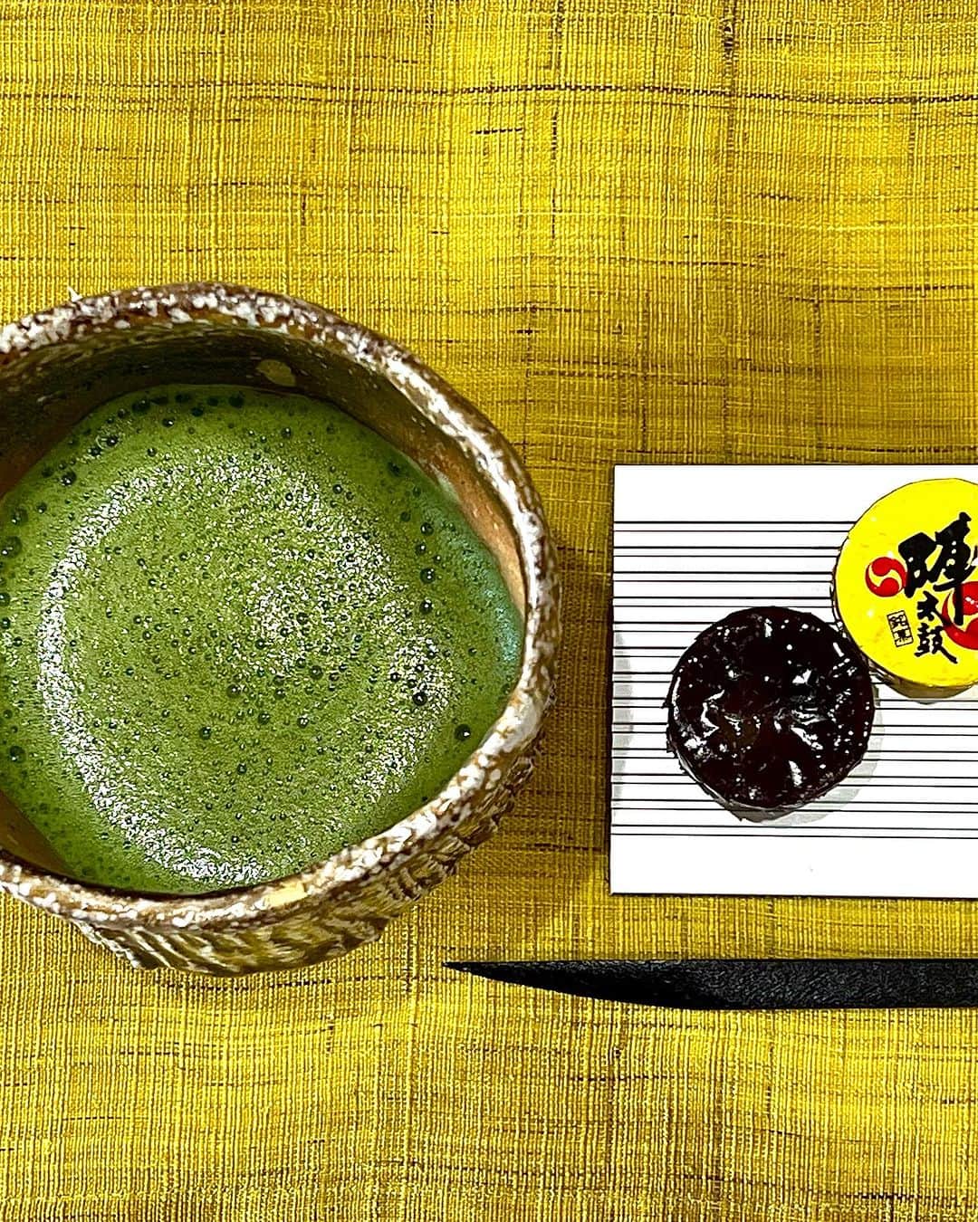 世良公則さんのインスタグラム写真 - (世良公則Instagram)「・・・・・・  本日のスタート、  仕事場での一服は  先日NHK｢うたコン｣でご一緒した 島津亜矢さんから頂いた和菓子と共に  ※4枚目の写真、今日のお茶盌、見込みが面白いのでご紹介  灰被り茶盌：自作  ・・・・・・  #世良公則 #masanorisera #japaneseartist #japaneseculture #日本の文化 #japaneseteaceremony #matcha #ceramics #茶道 #茶盌 #和菓子 #熊本 #japanesesweets #陶芸好きな人と繋がりたい」7月6日 12時39分 - masanorisera