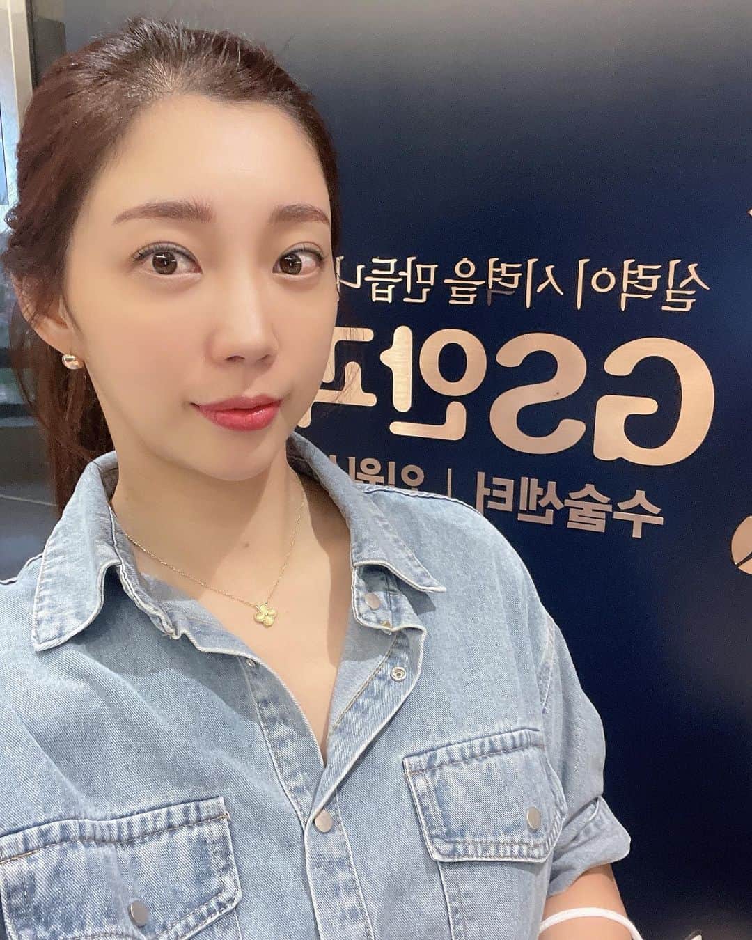 のインスタグラム：「14년전 다른안과에서 라섹수술을 했는데 다시 눈이 나빠져 라섹을 새로 했어요 다시 재수술 할수 있을까 걱정했는데 GS안과에 가서 마음이 푹 놓였달까요~^^ 김무연원장님의 세심한 진료와 수술로 눈은 1.0이 다시 되었구요  최근에 눈알에 스크라치가 나서 아팠는데 건조증치료에 도움이 되는 눈IPL을 하고 많이 호전되었어요^^꾸준히 몇번 더 할생각^^  약까지 꼼꼼히 챙겨주셔서 넘 감사합니다🫶🏻 #gs안과 #라섹수술 #안구건조증치료 #안과」