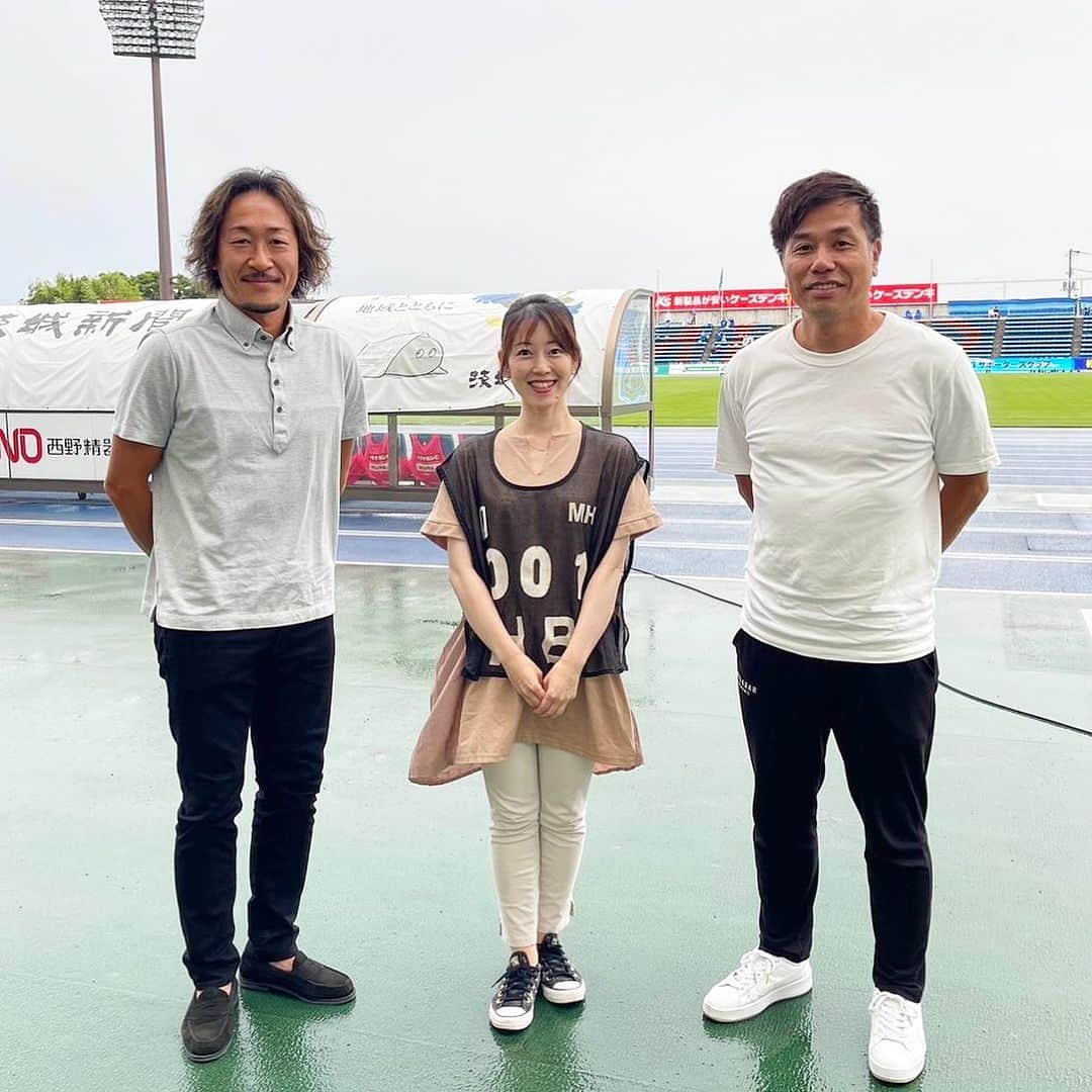 のインスタグラム：「『解説』  水戸v.s徳島 今季3試合目の解説。  実況 #河村太朗 さん @taro_gorilla_kawamura  リポーター #坐間妙子 さん @taeko_zama   ありがとうございました🤝  水戸は逆転で4試合振りの勝利！ 徳島は先制したもののトーンダウン。  試合前後ではスタジアム運営やイベント施策などの気づき・発見がありました✨  水戸にはオッパマーズの後輩、新里選手や後藤田選手。  FC東京アカデミー出身の守護神・山口選手、特別指定でデビューもしている城西国際大学在学中の石井選手がいます。  水戸のレジェンドで、現在クラブリレーションコーディネーターのホソ #細川淳矢 の背番号24を受け継いだ松田選手の2ゴール👏  ホソも嬉しかったんじゃないかな☺️ そんなホソとはリアルで会うのは初めて 笑 ともに取り組んでいるA.B.U @abu_a.b.united での繋がりです。  ホーリータウン実現に向けて頑張れっ🔥  徳島の内容・結果ともに本来の姿ではなかったので残念でしたが、魅力的なスタイルをブレずに追求し続けて、結果に繋げていく姿を期待しています！  個人的に、西谷選手のプレースタイルが好き⚽️🏃  #明治安田生命J2リーグ #jleague #Jリーグ #DAZN #水戸徳島 #解説 #NaohiroIshikawa #石川直宏」