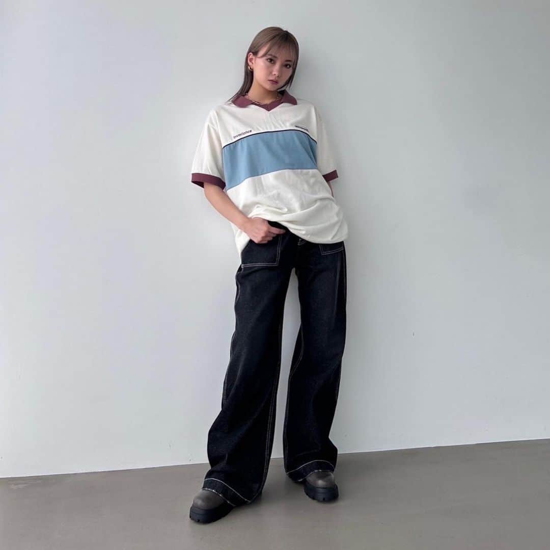 EMODA_LOOK BOOKさんのインスタグラム写真 - (EMODA_LOOK BOOKInstagram)「#EMODA_JEANS  ・LOOSE WIDE POCKET JEANS ￥12,980 tax'in color:BLK,I/BLU,IND size:S,M  7.6 thu on sale!! ______________________ JULY EMODA_JEANS  ポケットやサイドのダブルステッチ、広めにとった裾幅のステッチワークがよりディテ―ル映えしカジュアル感がプラスされたデザイン。 クロップド丈やミニマムトップスなど夏定番アイテムとのスタイリングの相性抜群。ポケットに施したオリジナルの織りネームもポイント。 ウエストの位置が高く見えるよう股上を深めに設定し、自然な美脚ラインを演出。さらに腰回りから脚にかけてルーズなシルエットで今年らしくアップデート。 計算し尽されたこの夏おすすめの足長効果抜群のワイドデニムを提案します。 ______________________ ㅤㅤㅤ プロフィール( @emoda_snap )のURL,storiesからチェック✔ ㅤㅤㅤ ㅤㅤㅤ ㅤㅤㅤ ㅤㅤㅤ  #EMODA #RUNWAYchannel #DENIM #デニム #ルーズワイドポケットジーンズ @emoda_snap」7月6日 12時41分 - emoda_snap