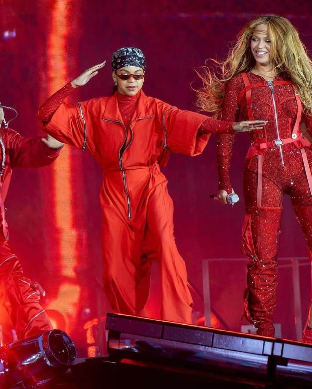 クリス・ジェンナーさんのインスタグラム写真 - (クリス・ジェンナーInstagram)「London + Paris for the Beyonce Renaissance Tour ♥️ 🐝🇬🇧🇫🇷 @beyonce #RenaissanceWorldTour @coreygamble @kyliejenner」7月6日 12時41分 - krisjenner