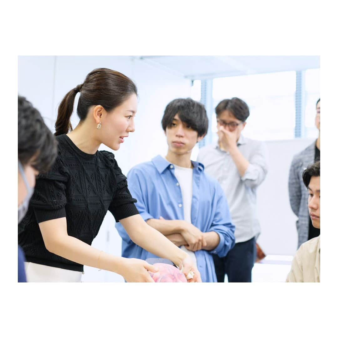 西川礼華さんのインスタグラム写真 - (西川礼華Instagram)「今週末のSBCドクター採用説明会のためのスライド資料をつくりながら、改めてSBCの素晴らしさは教育システムにあると感じています。美容皮膚科の知識技術を身につけるために必要な基本を教えるのはもちろん、治療の標準化をするための工夫をしています。  #教育 #美容皮膚科医 #湘南美容クリニック #ayakanishikawa #西川礼華」7月6日 13時11分 - ayakanishikawa