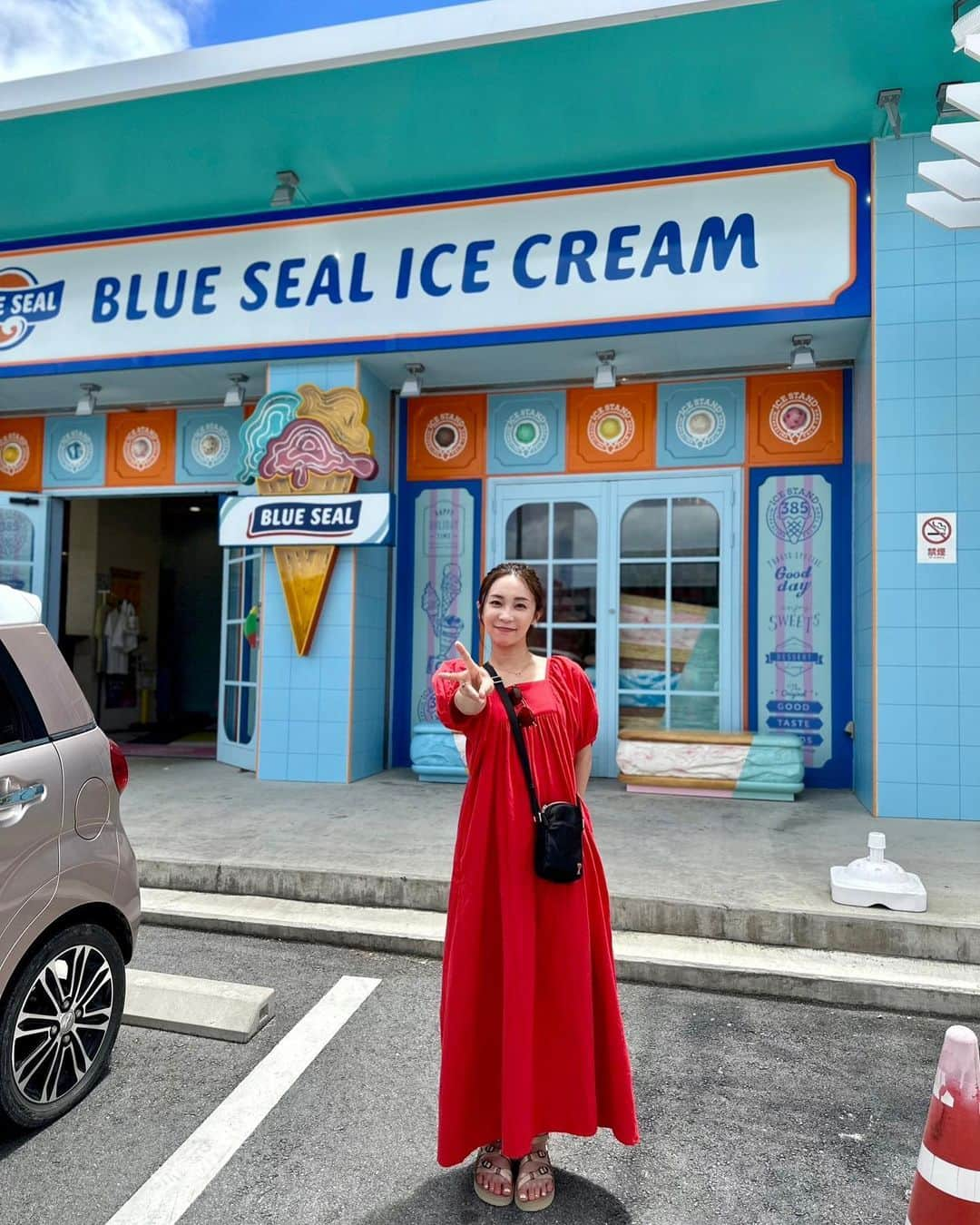 原明日夏のインスタグラム：「*  夏楽しむぞ🍨🏊‍♀️🌺」