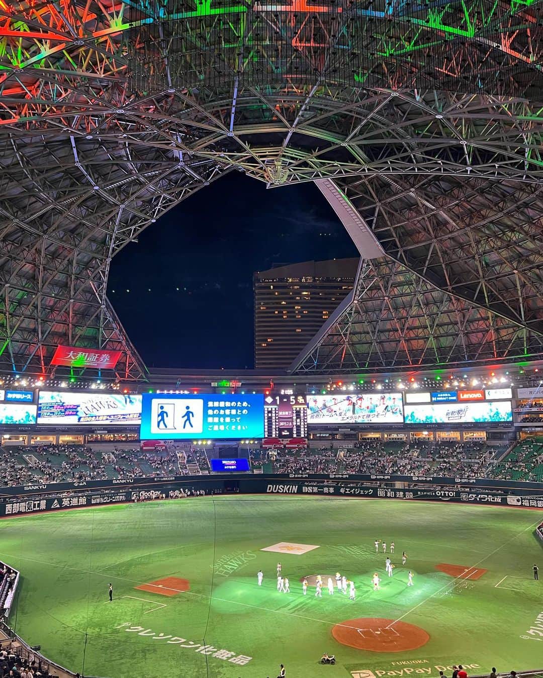 高木豊のインスタグラム：「ソフトバンクの勝ち試合後のセレモニーは圧感だった。  その後夜はイカ 昼はうどん^_^  食べ物が美味しいのは幸せやな😀  #いんすたばえ  #暑い #博多 #paypayドーム  #ソフトバンクホークス  #日本ハムファイターズ  #セレモニー #高木豊 #YouTube」