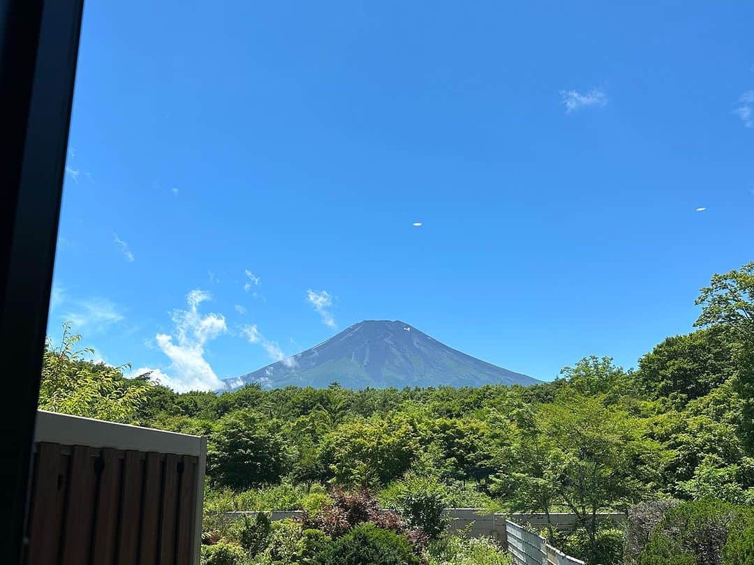飯田カヅキさんのインスタグラム写真 - (飯田カヅキInstagram)「身体がバキバキだったので温泉へ。 紅富士の湯、風呂や施設から富士山が近くに見えて最高だったー。  #紅富士の湯 #温泉 #富士山 #山梨」7月6日 13時27分 - kazukiiida_strange