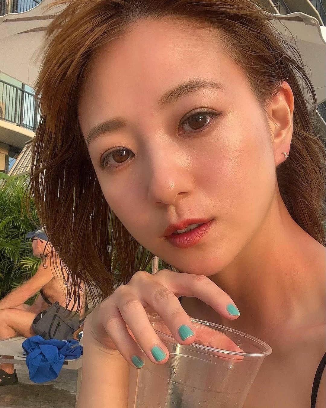 伊藤千晃のインスタグラム：「ちょいと焼けたな。 ⁡ そして、ニキビができたよん🙄 ⁡ #ハワイ生活 #ニキビどうしたらいいかな」