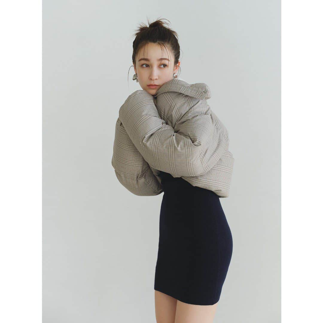 Lily Brownさんのインスタグラム写真 - (Lily BrownInstagram)「- PRE ORDER -  LILY BROWN 2023 Autumn Collection  “ACTIVE mood” ストリートカルチャーを彷彿とさせるアクティブなピースと エレガントなムードを調和させ、クラス感の漂う装いに昇華させた 2023年秋の最新コレクション  【7/6 thu 12:00- 】 モデル・藤井サチが纏う秋の最新LOOK BOOKの先行予約がオンラインにてスタート!! 秋の新作アイテムをいち早く公開しております☺︎  ■MAポイント10％ UPキャンペーン 7/6(木)～7/8(土)の3日間、2023AW先行予約対象商品をご購入いただいたMA CARD会員様には、会員ランクに関わらず一律で還元率10％のポイント付与いたします。  ■先行予約会開催サイト LILY BROWNオフィシャルオンラインストア MASH STORE（公式アプリ） USAGI ONLINE ZOZO TOWN Rakuten Fashion  #lilybrown #リリーブラウン #vintage #vintagefeature #先行予約 #autumn #秋 #新作」7月6日 13時42分 - lily_brown_official