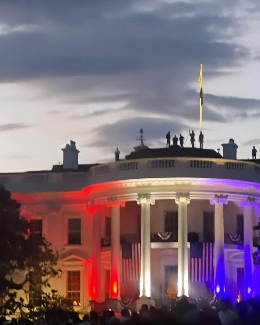 ヒル・ハーパーさんのインスタグラム写真 - (ヒル・ハーパーInstagram)「Such an honor to be able to bring Pierce to the White House with friends and family. Thank you @potus & @drbiden for hosting the best Fourth of July event anywhere! And quiet as it’s kept, Pierce & Isa were most excited for the fireflies on the WH South Lawn, more than the fireworks…The first time they’d ever seen a real firefly!! Loved the joy for the entire day! Hope all had a blessed holiday!!!! 🎆🎆🎆🎆💜💜💜💜✨✨✨✨✨」7月6日 13時42分 - hillharper