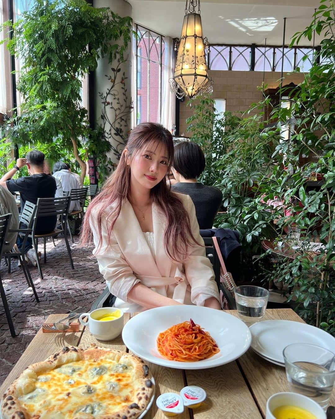 カフェ ラ・ボエムさんのインスタグラム写真 - (カフェ ラ・ボエムInstagram)「🍝 @risa_naito_official さん ご来店ありがとうございます！⁠ We hope you enjoyed yourself!  The food looks delicious! 🍕⁠ --⁠ REPOST:⁠ ⁠ 🍝🍕⁠ ⁠ ⁠  ( #📷 @risa_naito_official )」7月6日 5時00分 - boheme_gd