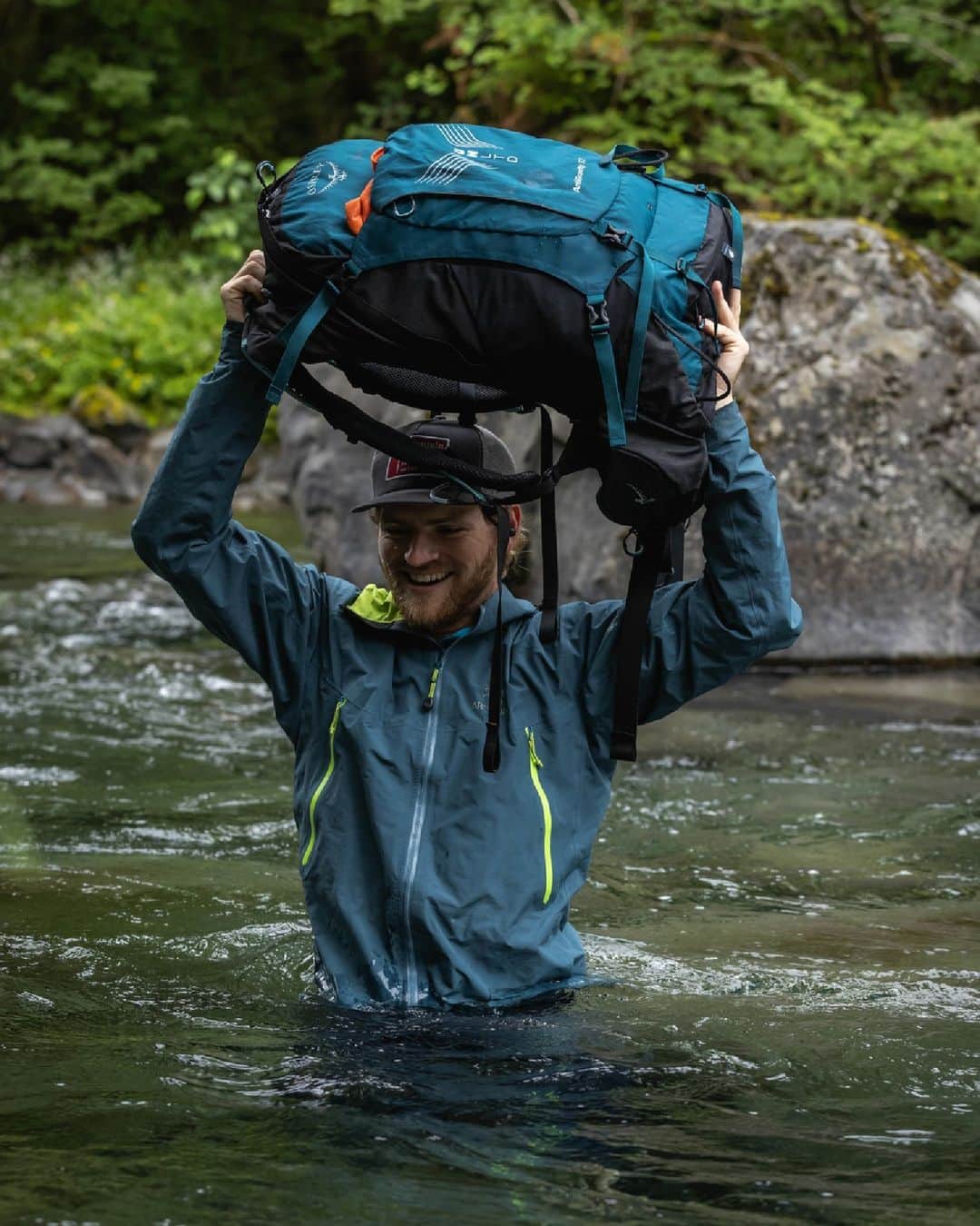 オスプレーのインスタグラム：「Through your inbox after the 4-day weekend or high water - there's a pack for that.   #OspreyPacks | Featuring The Osprey UNLTD™ - a new era of design and technology.」