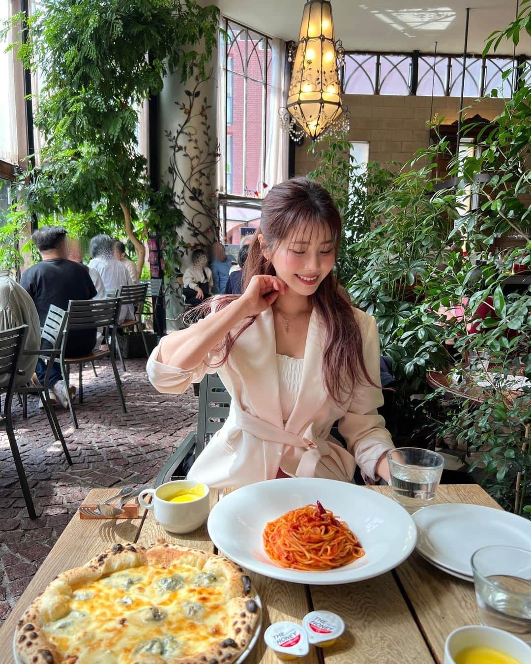 カフェ ラ・ボエムのインスタグラム：「🍝 @risa_naito_official さん ご来店ありがとうございます！⁠ We hope you enjoyed yourself!  The food looks delicious! 🍕⁠ --⁠ REPOST:⁠ ⁠ 🍝🍕⁠ ⁠ ⁠  ( #📷 @risa_naito_official )」