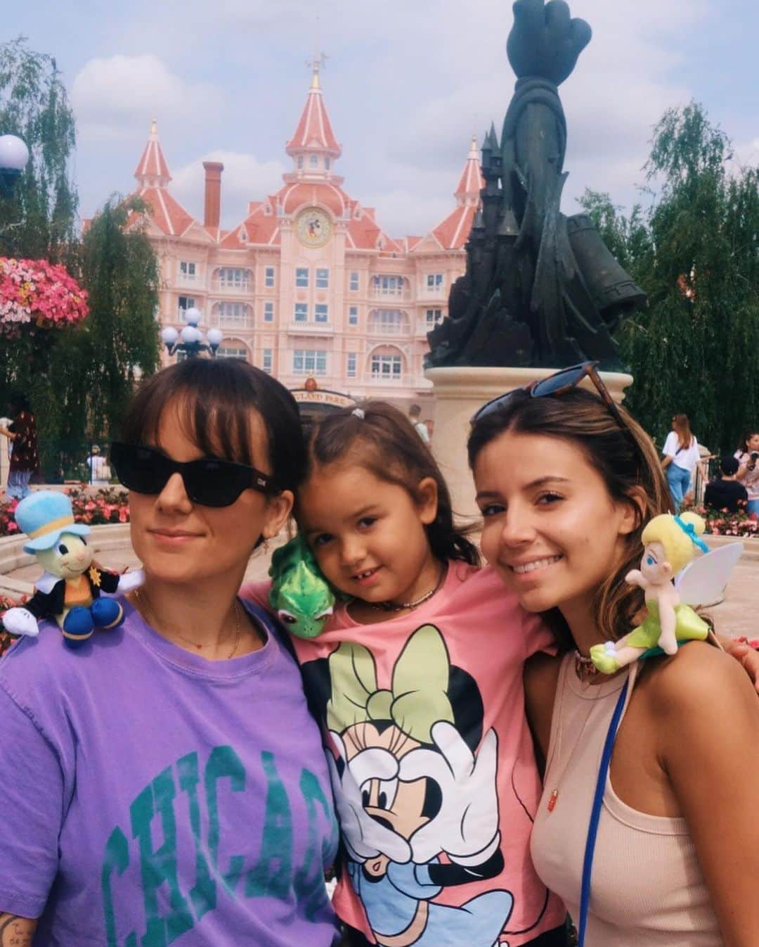 アリゼさんのインスタグラム写真 - (アリゼInstagram)「Magic everywhere ✨  #family #disney #perfect」7月6日 5時09分 - alizeeofficiel