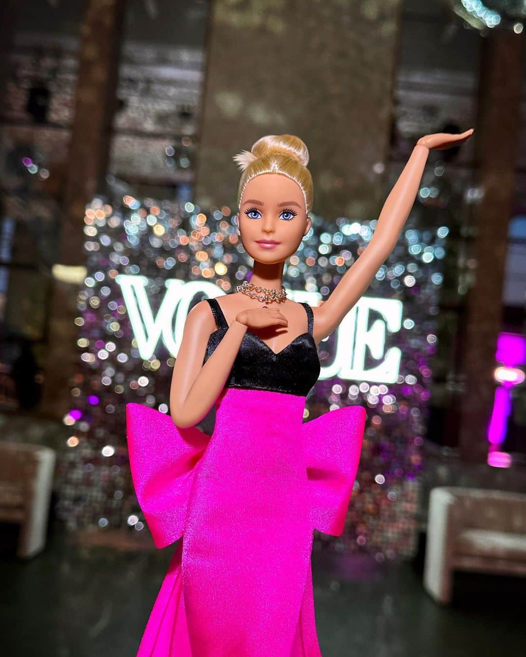 バービーさんのインスタグラム写真 - (バービーInstagram)「In my pink carpet era. Thanks @vogueaustralia for an unforgettable night! 🎀 @BarbieTheMovie #BarbieTheMovie #barbie #barbiestyle」7月6日 5時22分 - barbiestyle