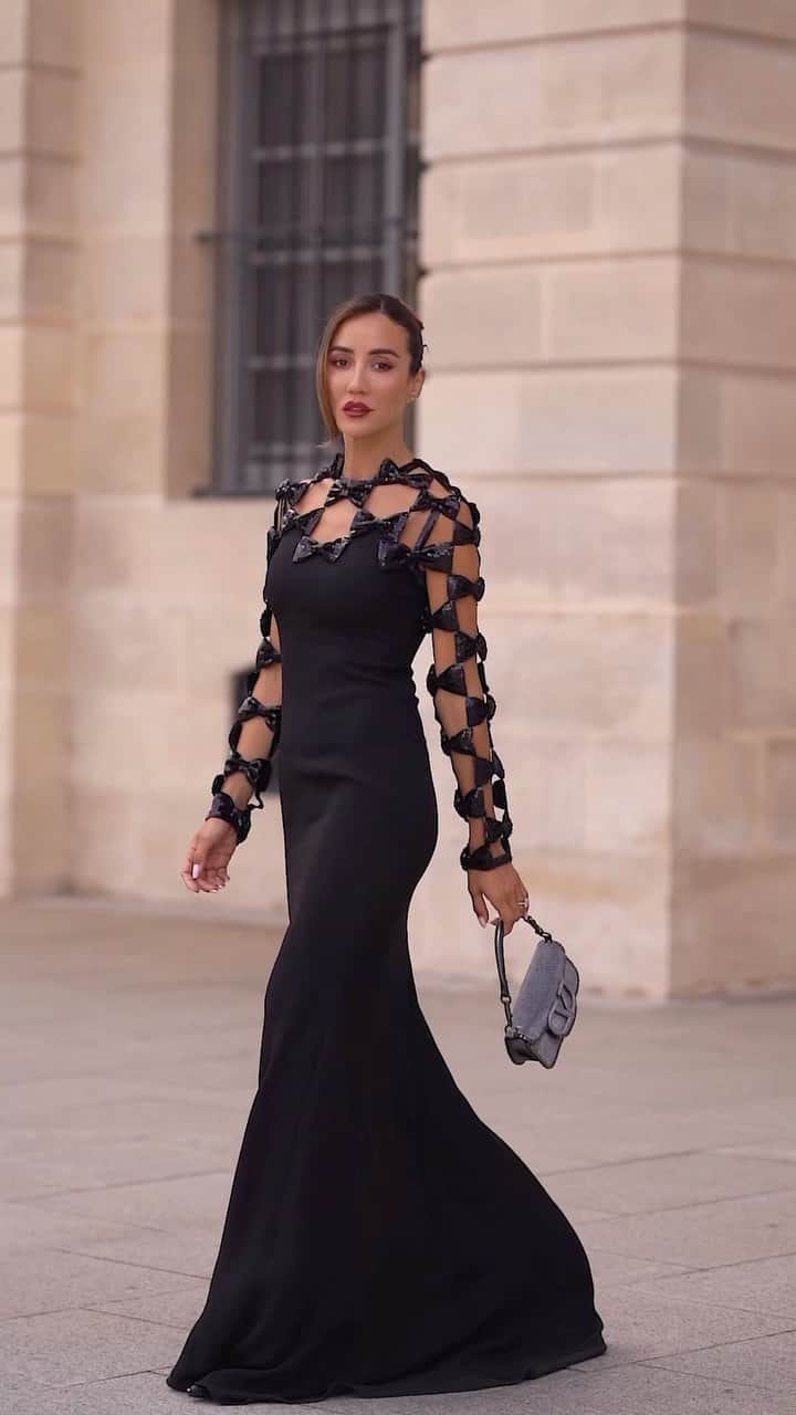 Tamara Kalinicのインスタグラム：「Attitude is also couture @maisonvalentino #ValentinoUnChateau #ValentinoHauteCouture  Captured by @sametgorgozfilms」