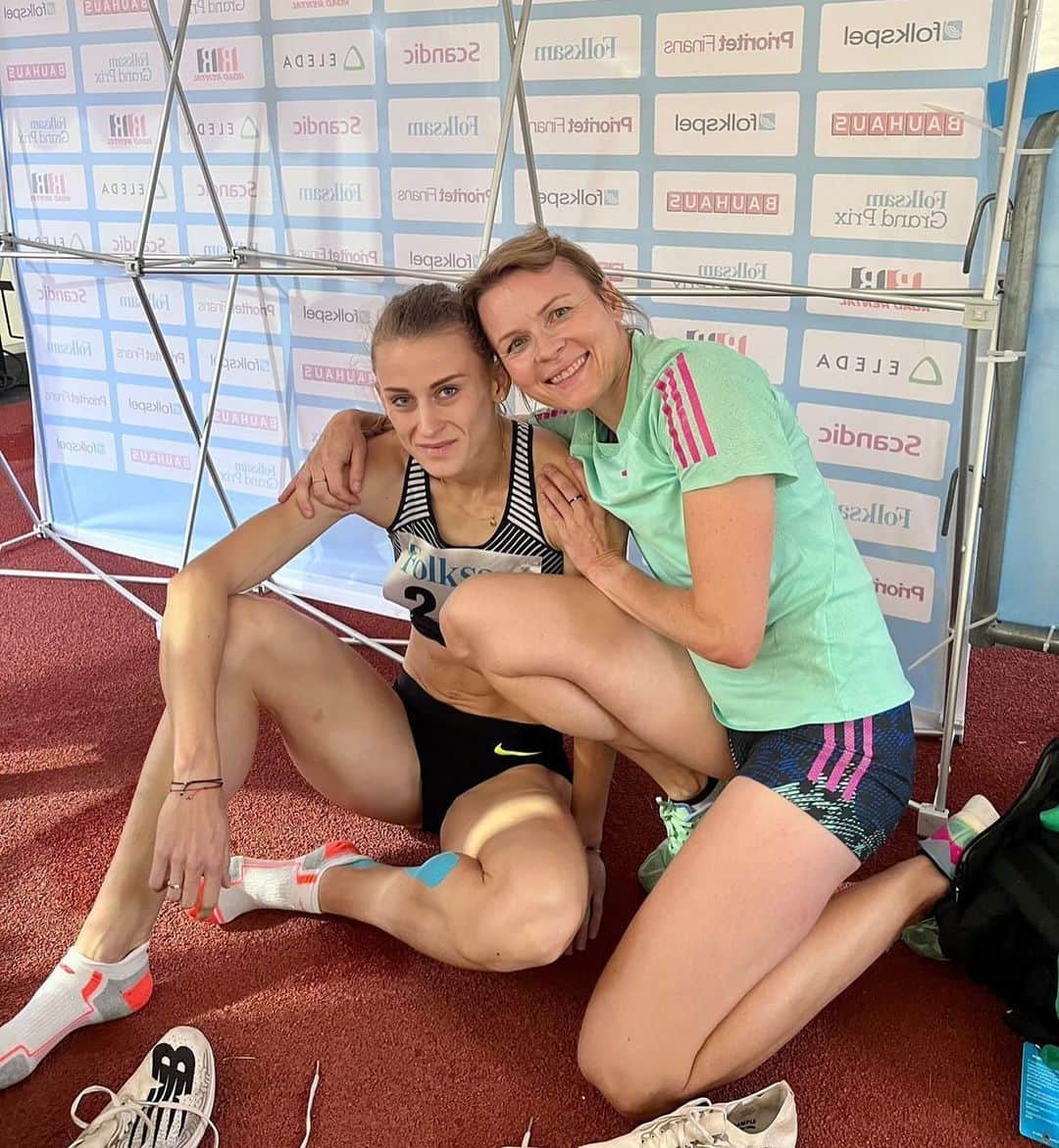 のインスタグラム：「Z najlepszym pace’am @aneta_lemiesz ♥️♥️♥️ czas na odrobienie lekcji. 800m trzeba biegać wolniej na początku. 😂😂😂 jedziemy dalej! Kolejny start już 12.07 😍 #thankful #race #800 #track @memorialcybulskiego」