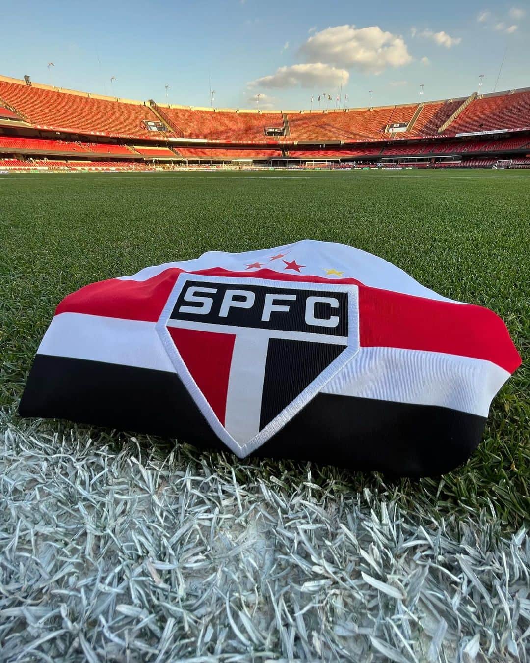 São Paulo FCさんのインスタグラム写真 - (São Paulo FCInstagram)「𝗦𝗢𝗨, 𝗦𝗢𝗨 𝗧𝗥𝗜𝗖𝗢𝗟𝗢𝗥 ❤️🤍🖤  #VamosSãoPaulo 🇾🇪」7月6日 5時48分 - saopaulofc
