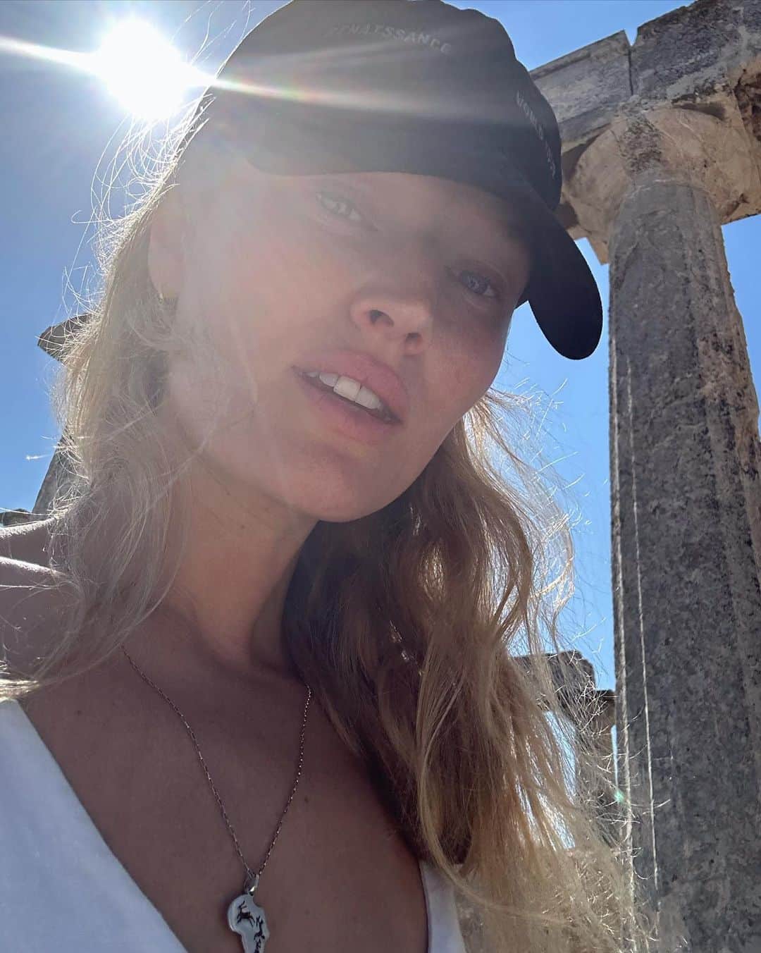 トニ・ガーンのインスタグラム：「Cancers all over 🦀  #lastweekof30」
