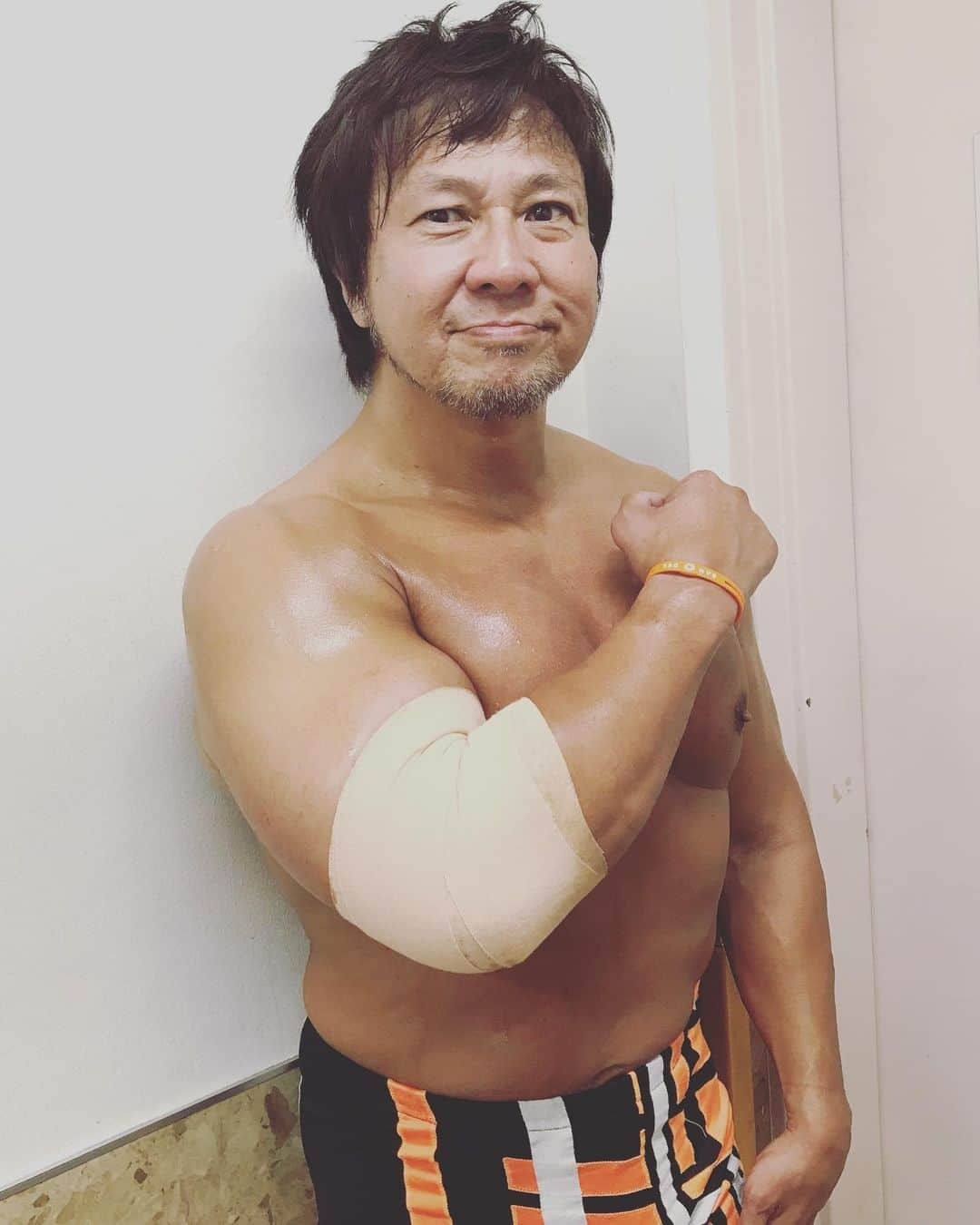 小島聡のインスタグラム：「昨夜は新日本プロレスの大会。  「ニュージャパンストロング」と題して、普段はアメリカで行っている大会の日本上陸版でした。  私は、もともと参戦予定だったJRクレイトス選手が負傷してしまった為の代役でした。  急遽の試合でしたが、相手のオスカー君の将来が期待大で嬉しかったです。  #小島聡  #ニュージャパンストロング  #新日本プロレス  #njpwstrong   #satoshikojima」