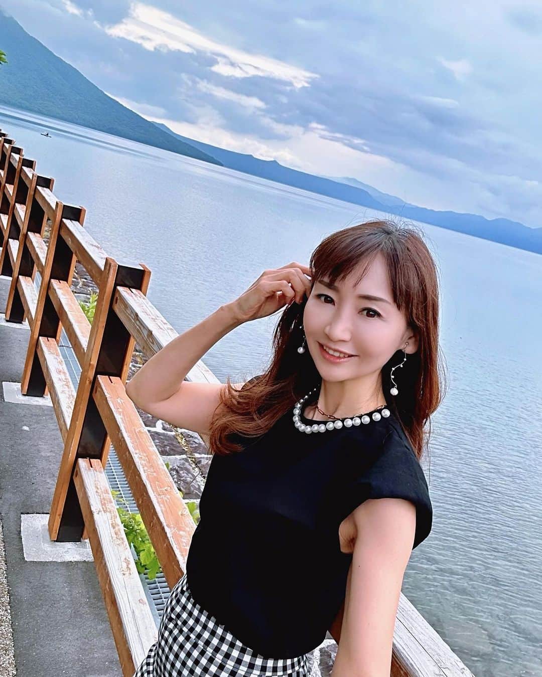 長谷川夕希子さんのインスタグラム写真 - (長谷川夕希子Instagram)「昨日東京へ戻ってきましたよ🛬  結構珍道中もあったのですが、 楽しかったー😊♪  スワイプで前半の 砕けモードのハイライト 見れます笑😂  どこ巡ってる写真か わかる方は北海道博士🎓かも⁉️  コメント欄に投稿画像から貴方様がわかる場所名 記載してみてね😊  #北海道旅行  #北海道観光  #北海道はでっかいどう  #女子旅  #母娘旅  #親子旅遊  #母娘旅行  #母娘 #アラフォーライフ #アラフィフライフ #美魔女 #大人女子旅  #大人女子の休日 #国内  #観光地  #観光スポット」7月6日 6時30分 - yukikogabby