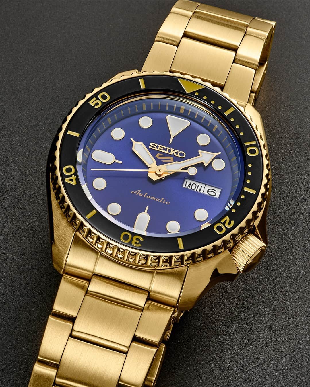 Seiko Watchesさんのインスタグラム写真 - (Seiko WatchesInstagram)「Bold and Blue! 🔵 - Available exclusively to the U.S., this stunning timepiece proudly displays its royal blue dial and gold finishes, making it a perfect fit this Summer.   #SRPK20 #Seiko #Seiko5Sports」7月6日 7時00分 - seikowatchusa