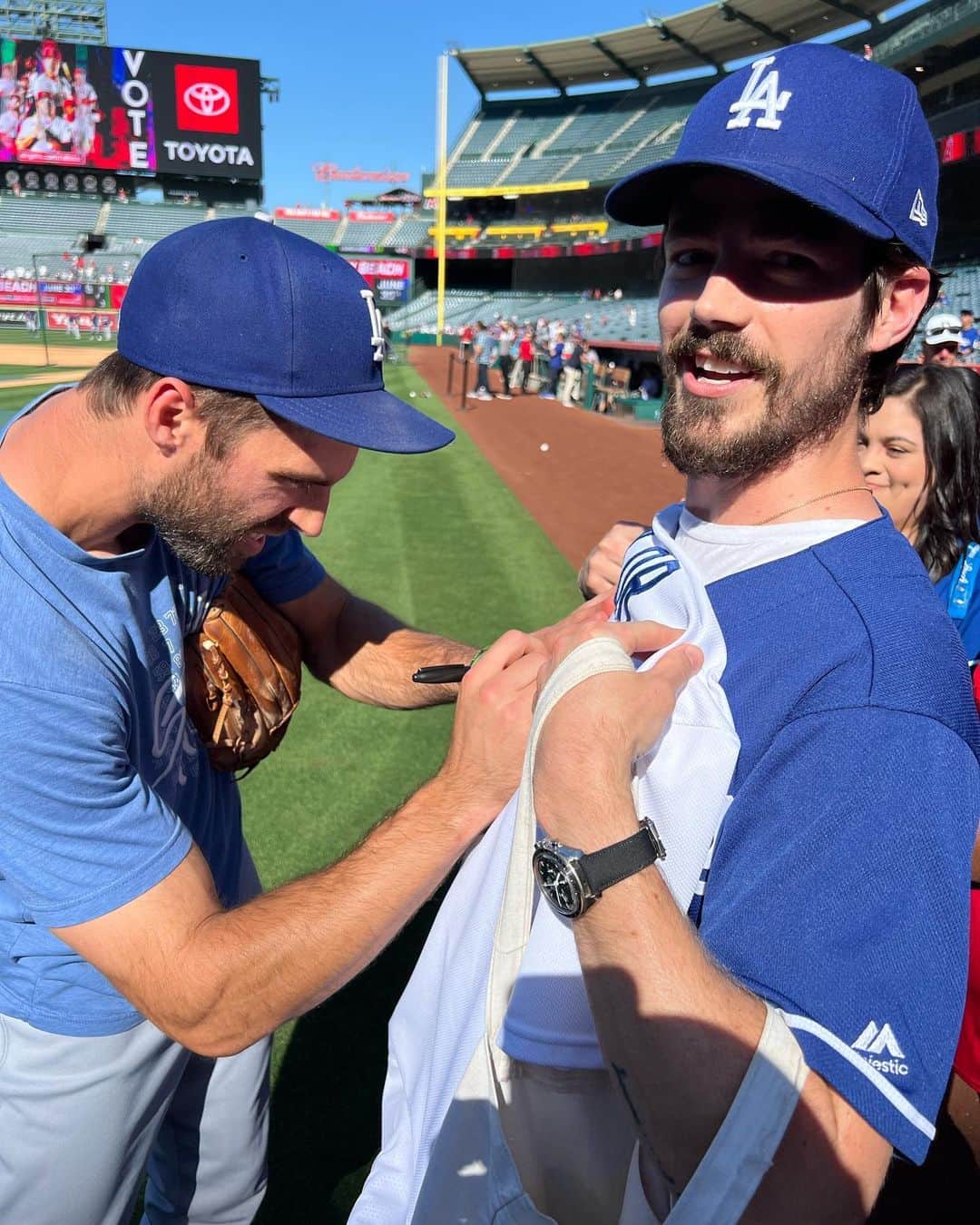 のインスタグラム：「Juni, baseball, parties & dinners Part 2.」