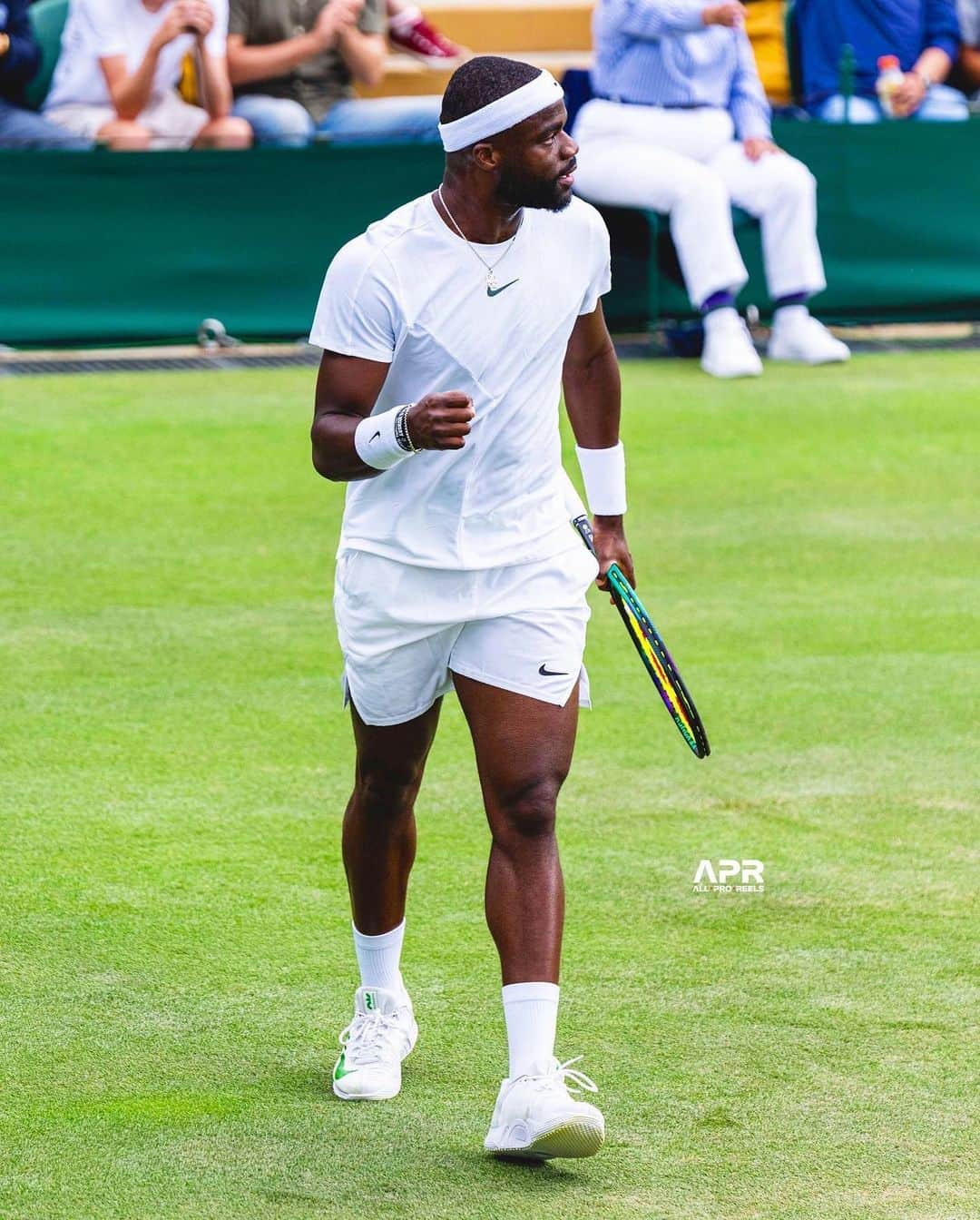 フランシス・ティアフォーさんのインスタグラム写真 - (フランシス・ティアフォーInstagram)「@wimbledon is sooo damn special. Feels good to be back. See y’all back out there tomorrow.  #firstround✅ #wimbytones #justakidfromsalone🇸🇱🇸🇱  Big S/O to @allproreels for making the trip. The Gregg Popovich of photography.」7月6日 7時26分 - bigfoe1998