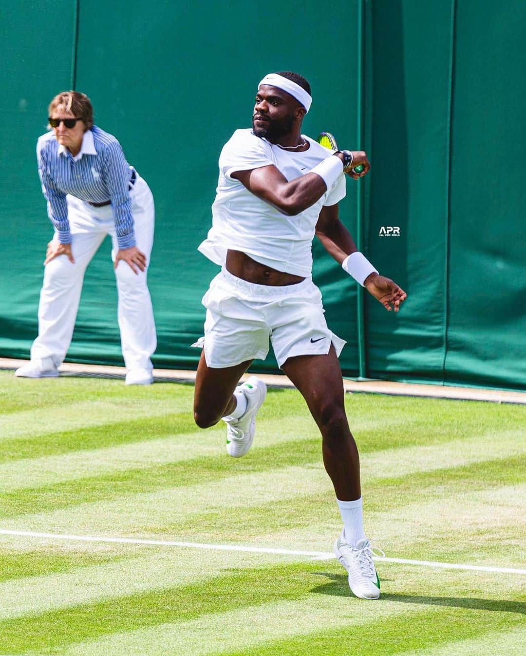 フランシス・ティアフォーさんのインスタグラム写真 - (フランシス・ティアフォーInstagram)「@wimbledon is sooo damn special. Feels good to be back. See y’all back out there tomorrow.  #firstround✅ #wimbytones #justakidfromsalone🇸🇱🇸🇱  Big S/O to @allproreels for making the trip. The Gregg Popovich of photography.」7月6日 7時26分 - bigfoe1998