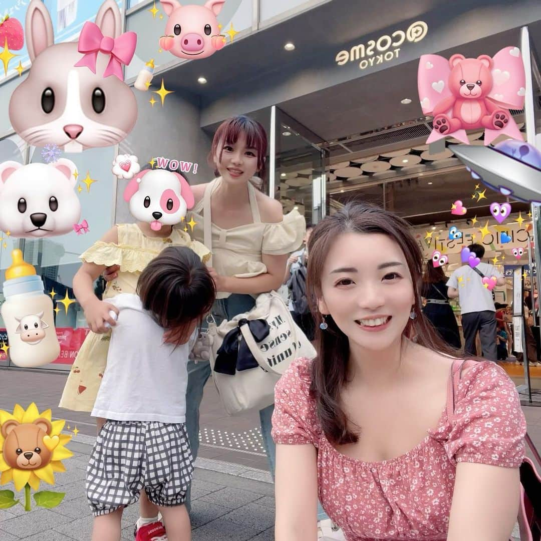 桜川ひめこさんのインスタグラム写真 - (桜川ひめこInstagram)「アモパシフェス　に行ってきたよよよよよ👾👾👾  アモパシフェスはね 原宿のアットコスメトーキョーで やってる 韓国コスメブランドが試せたり、サンプル貰えたりする イベントです🎉  ただひめめちゃんはルールよく分からず乗り込んで このサンプルは何個まで、とか クイズ答えると何個、とかあるので スタッフの人に、いろいろ教えをいただきました🥹🥹🥹 ありがとう！！ご迷惑おかけしました！！  コンパクトな会場で、よく分からず乗り込むと ？？？ってなると思うので 理解を深めて挑むとよりスムーズにいけるとおもいます🙆‍♀️  まあでもスタッフさんたくさんいるから、分からなかったら聞くべし！！！🐈  そして大盛り上がりなので 土日はすごそうは気がする、、、！🕺 土日行く方はお気をつけて、、、！  お祭り騒ぎで心配だったけど、帰ったらサンプルたくさんもらったし いもうとに努力賞でシートマスクたくさんもらったし 原宿大好きだから楽しかった〜〜🙆‍♀️🙆‍♀️🙆‍♀️🙆‍♀️🌈🌈🌈 またあったらいきたい！  ふぇすふぇすー！！！  あと来てる人がおしゃれ女子ばっかりで癒された！  #アモパシフェス #アットコスメトーキョー #原宿」7月6日 7時33分 - sakuragawahimeko