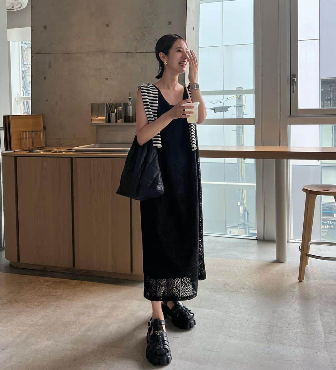 青野未来 / MikuAonoのインスタグラム：「. . 🖤  #ootd op @classicalelf_official  bag @sil_si_cien  sandal @prada  . . #classicalelf #クラシカルエルフ#エルフコーデ#タイアップ#関西ママ#ママコーデ#zozotown#zozo#zozotown購入品」