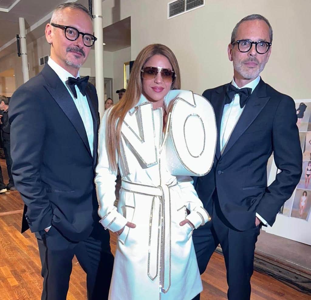 のインスタグラム：「With @viktorandrolf」