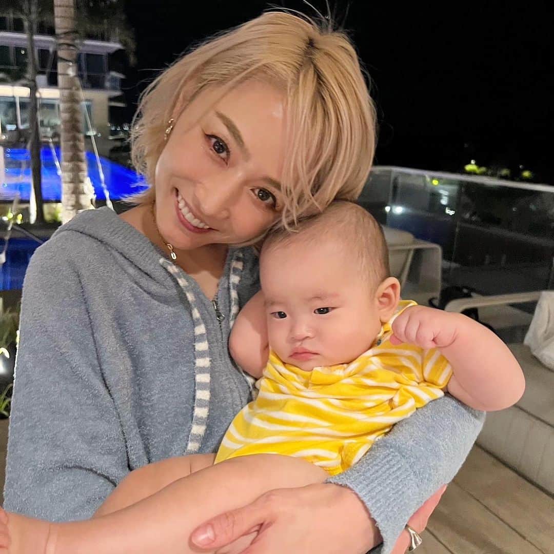 杏さゆりのインスタグラム：「お友達のベビたん❤️ 赤ちゃんてなんでこんないい香りするんやろ〜 ハワイの写真見返してて ベビたんが可愛い過ぎて思い出投稿🤤❤️ . This is my friend's baby❤️ Why do babies smell so good〜 Look back at the photos from Hawaii The baby is soooooo cute so I posted a memory 🤤❤️ . #赤ちゃん　#baby #杏さゆり #SayuriAnzu」