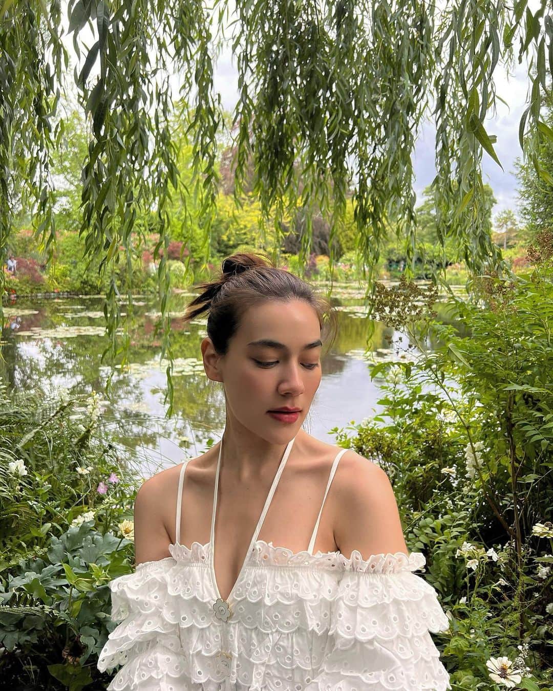 キンバリー・アン・ウォーテマス・ティアムシリのインスタグラム：「Claude Monet‘s Garden🌷🌼🪻🌸💐」