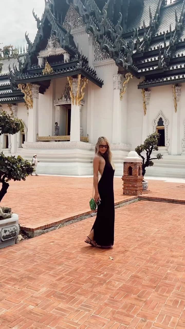 バネッサ・ハッペンコゼンのインスタグラム：「Templos en Tailandia! 🇹🇭  @theofficialpandora #FromThailandWithLove #PandoraSquad23 #PandoraTakesThailand」