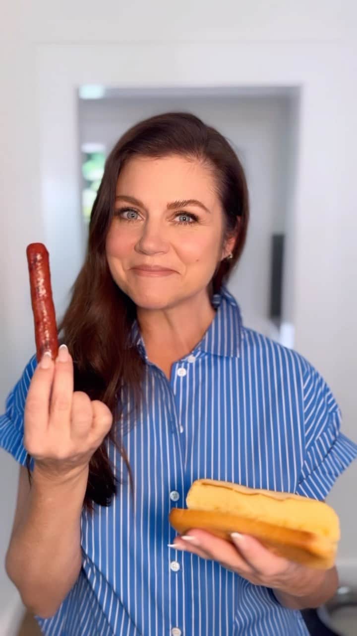 ティファニー・ティーセンのインスタグラム：「Leftover wieners? 😜 Here’s the first of many recipe videos I’ll be sharing from my new cookbook, #HereWeGoAgain on presale now #linkinbio」